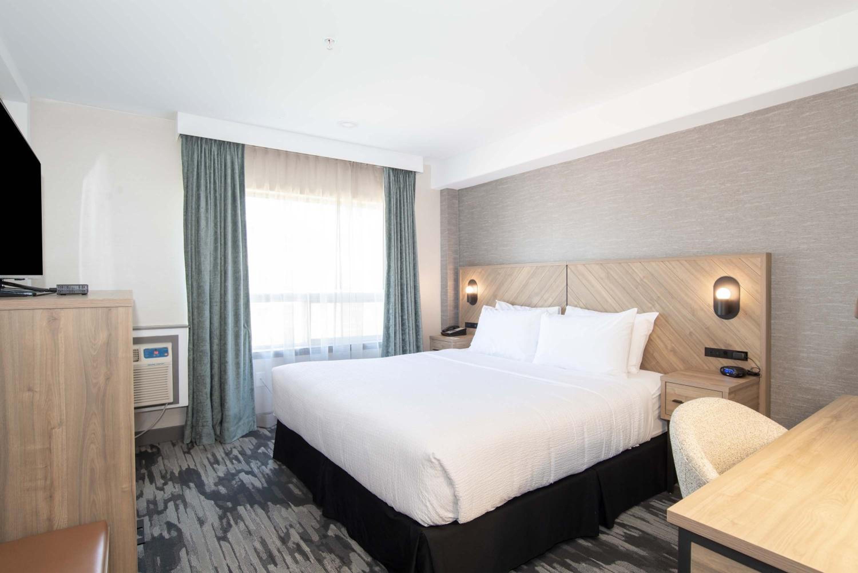 Standard Room, 1 King Bed - Photo 1