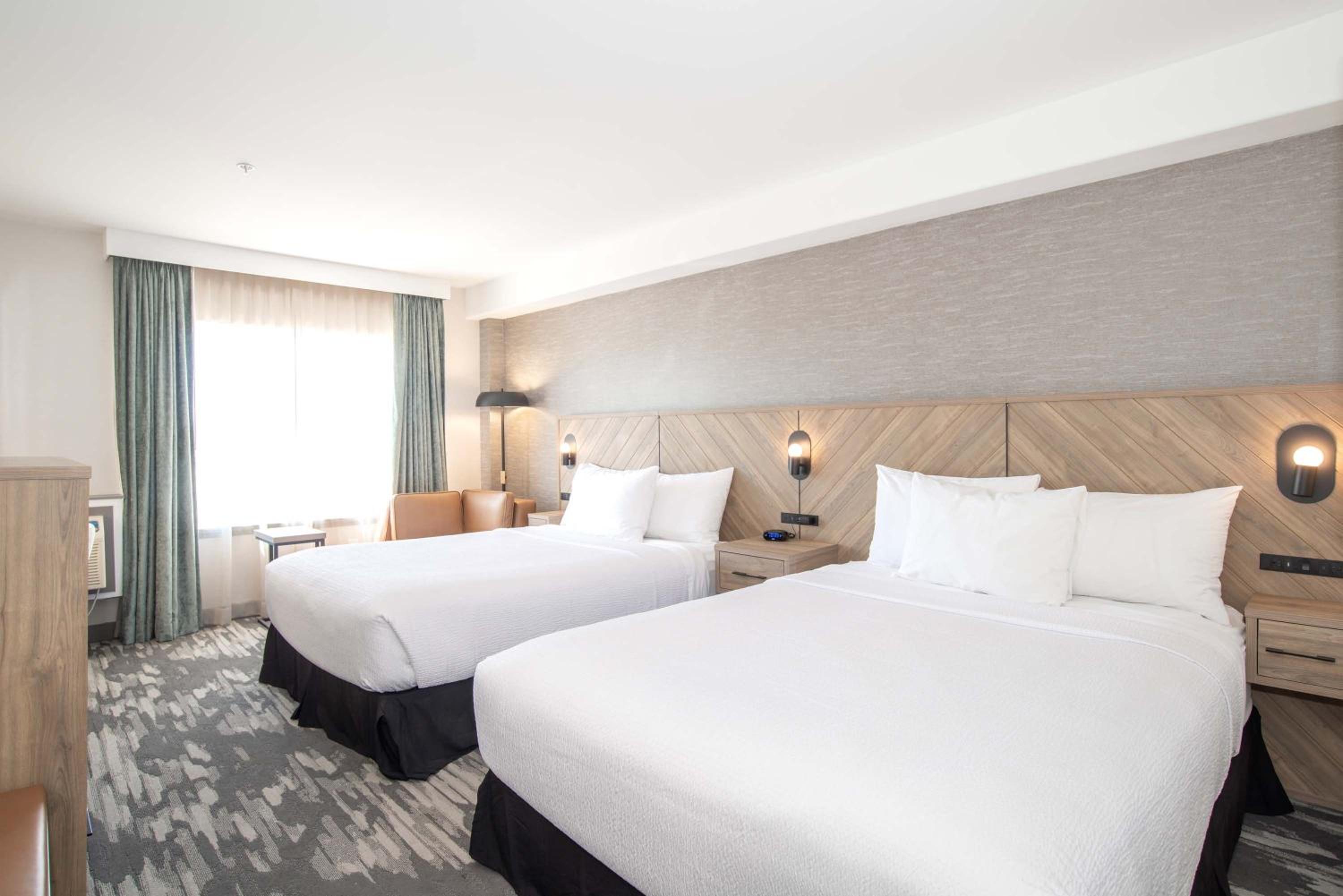 Standard Room, 2 Queen Beds - Photo 1