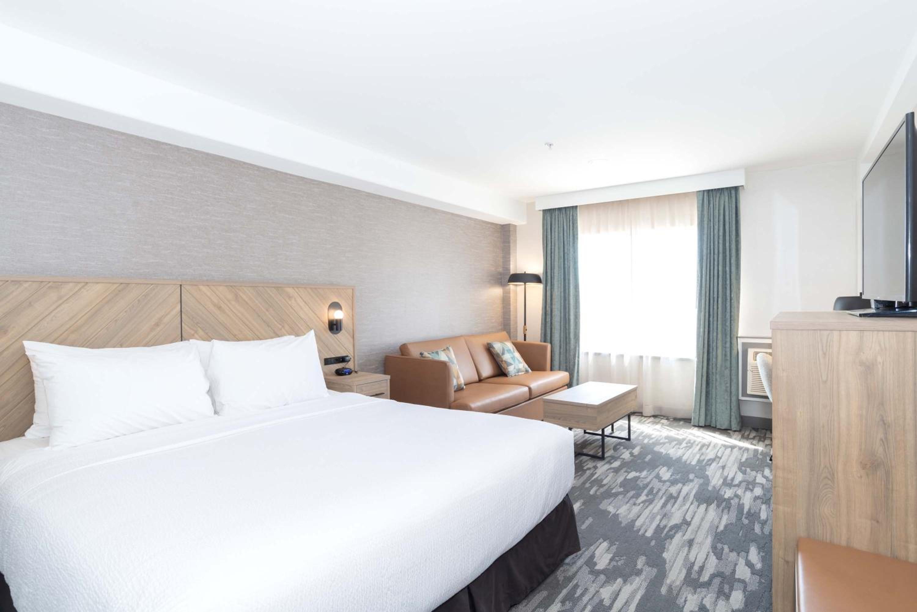 Standard Room, 1 King Bed, Sofa Bed - Photo 1