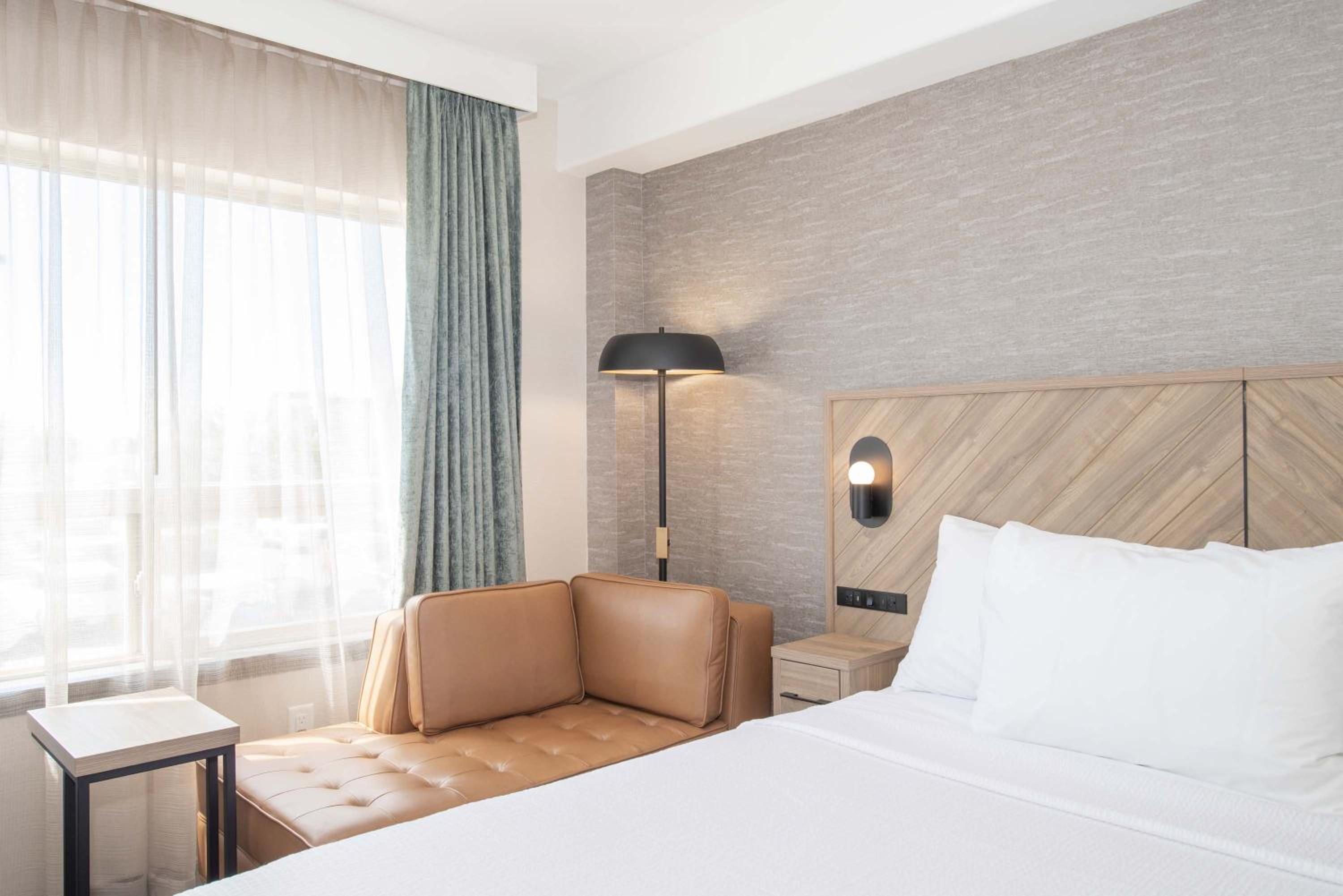 Standard Room, 2 Queen Beds - Photo 3