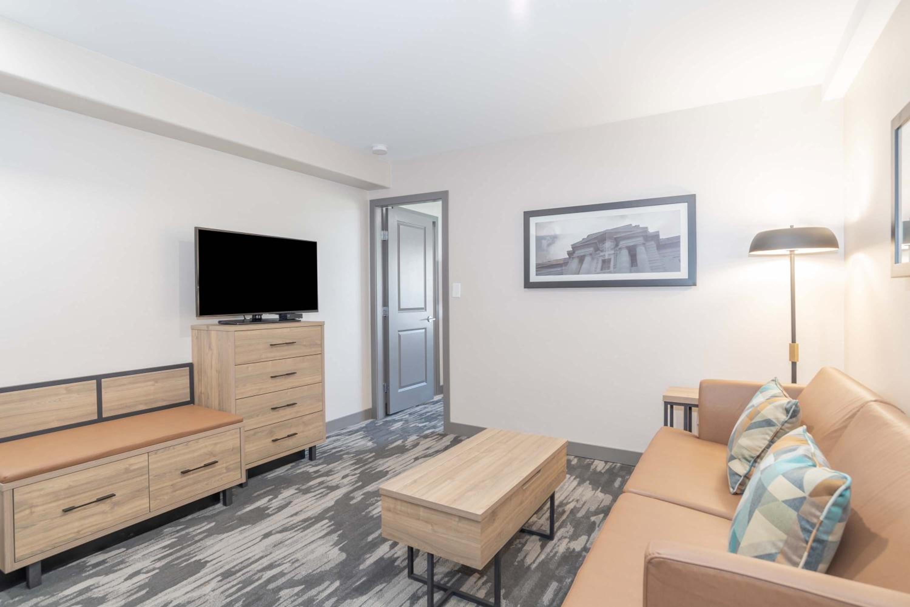 Grand Suite, 1 King Bed, Sofa Bed, Kitchenette - Photo 2