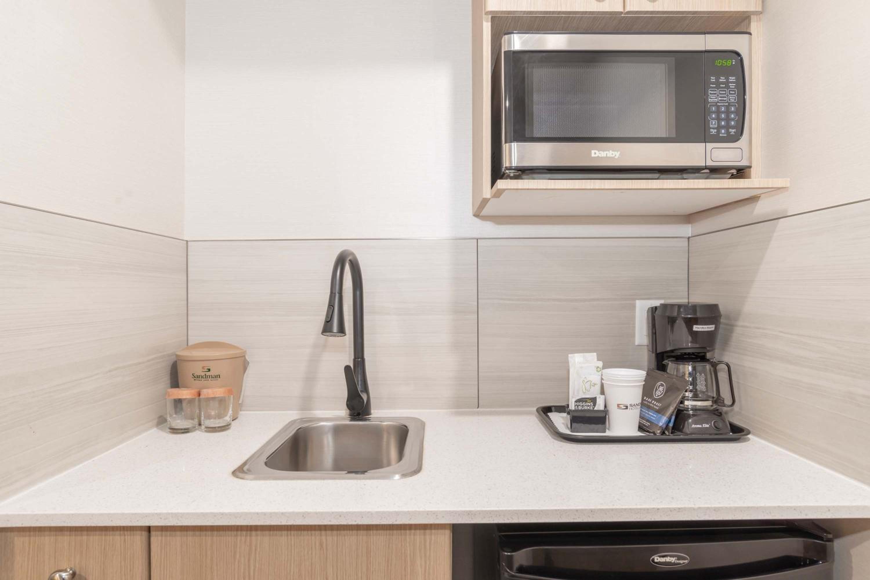 Grand Suite, 1 King Bed, Sofa Bed, Kitchenette - Photo 4
