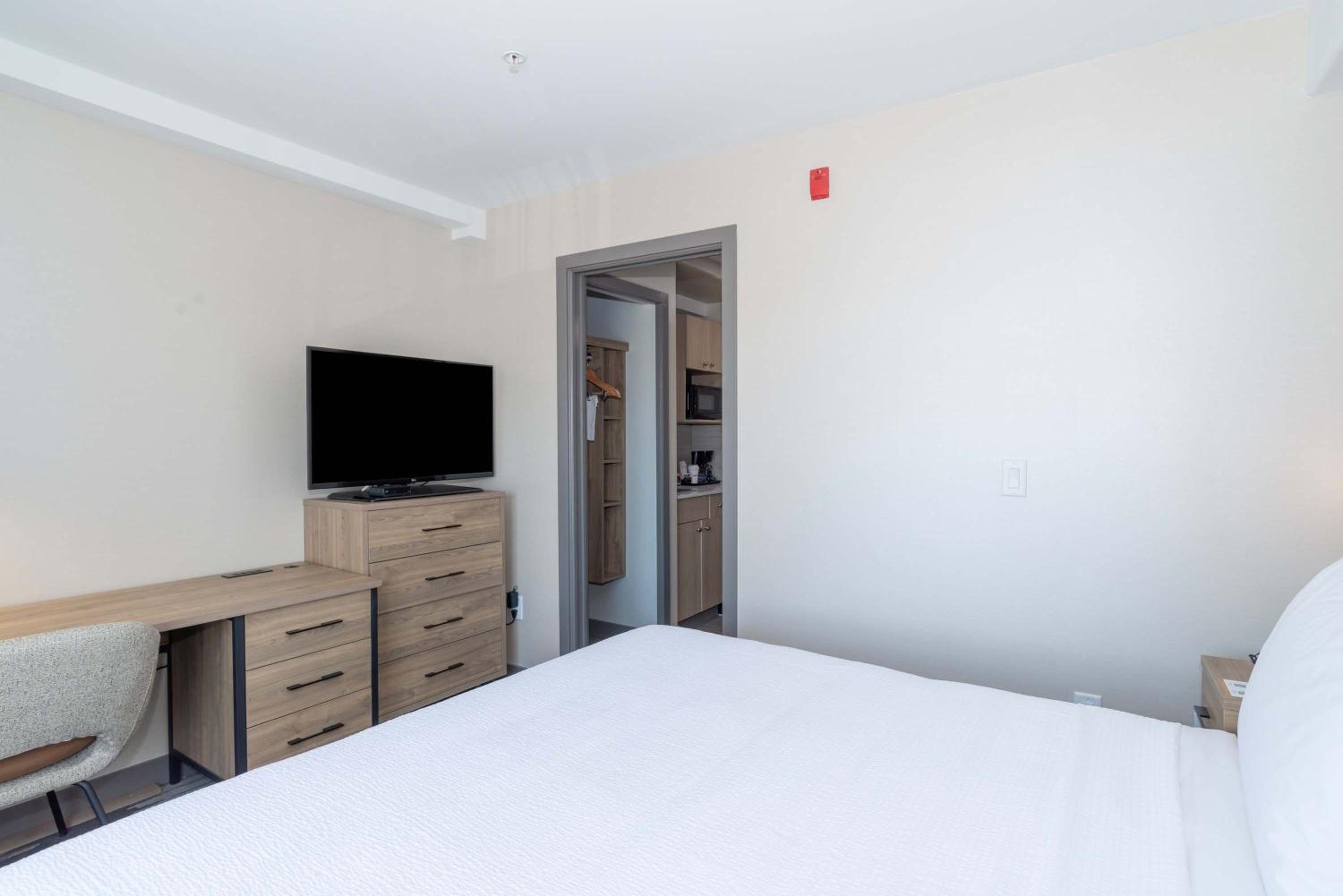 Standard Suite, 1 King Bed, Sofa Bed, Kitchenette - Photo 2