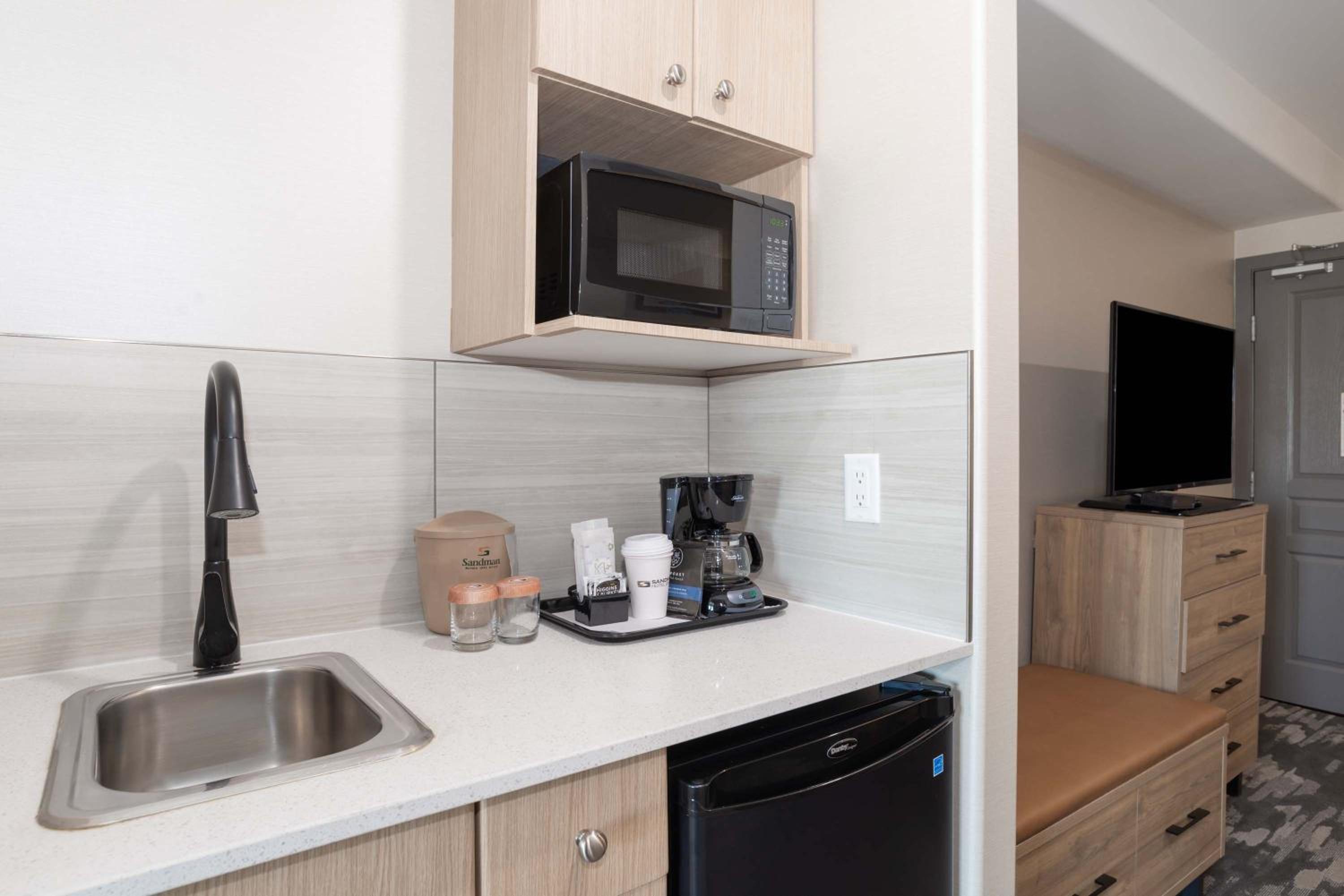 Standard Suite, 1 King Bed, Sofa Bed, Kitchenette - Photo 4