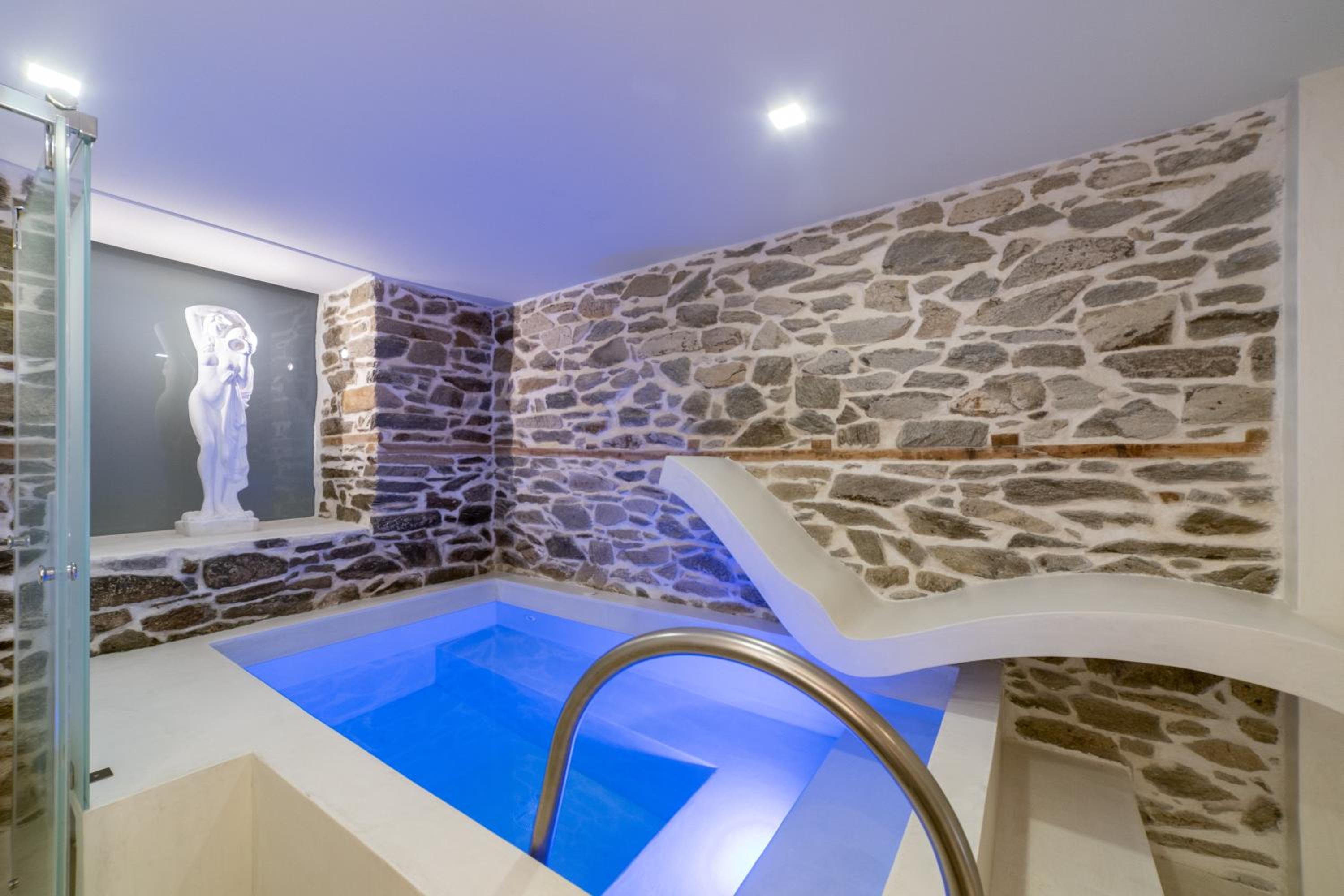 Villa with Private Pool - Photo 20