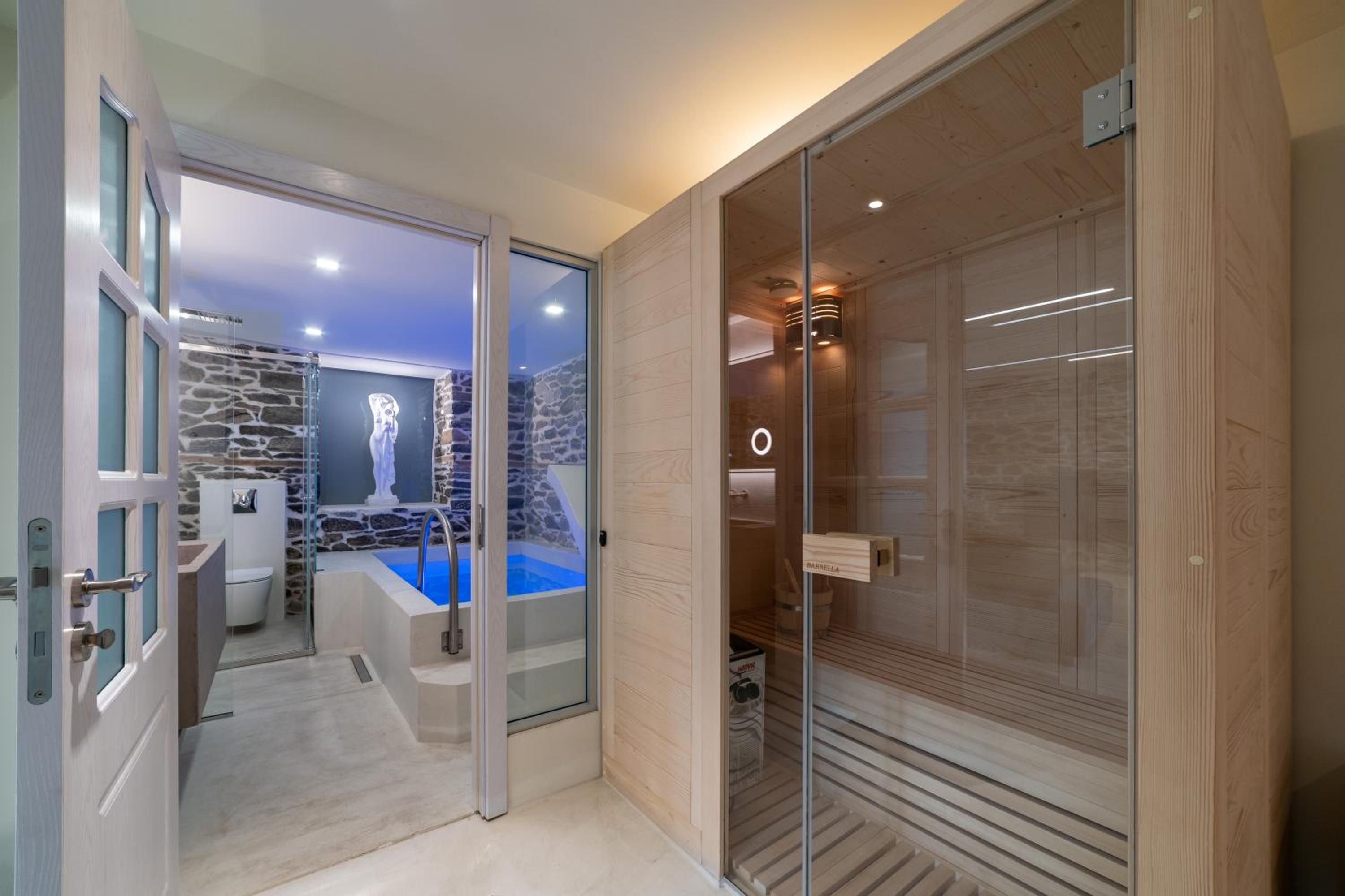 Villa with Private Pool - Photo 5