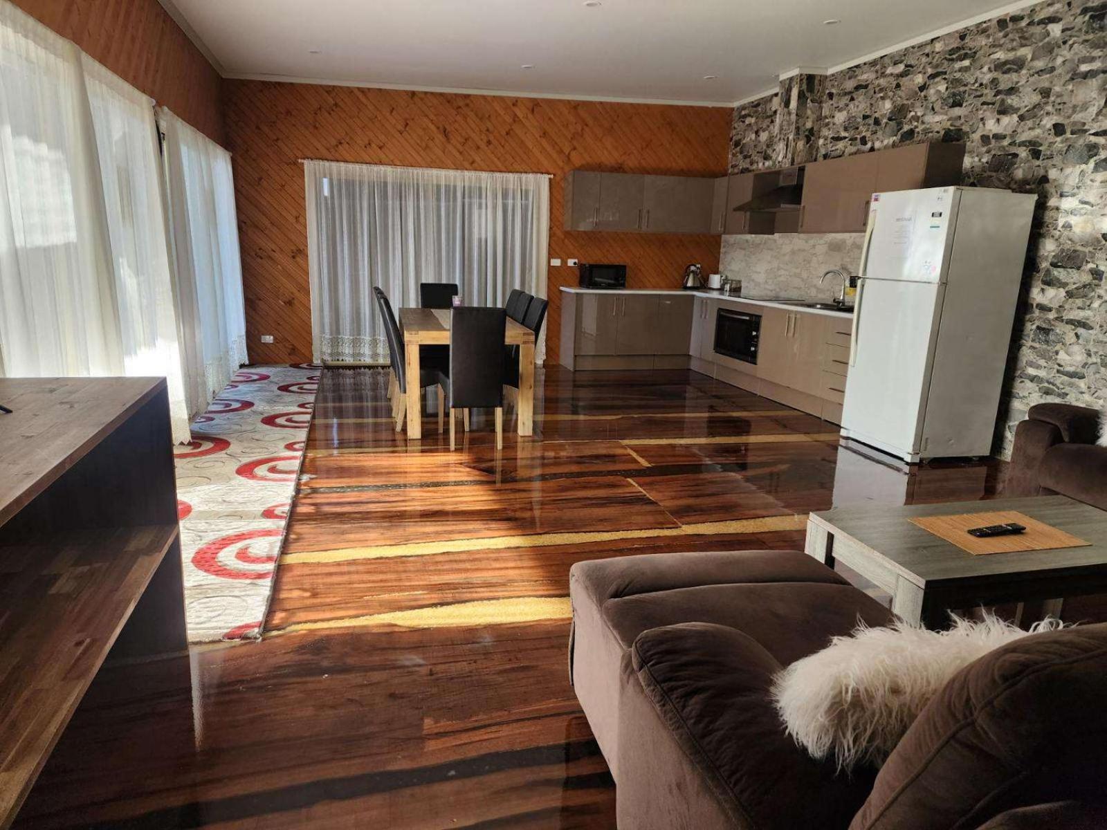 Three-Bedroom House photo 3