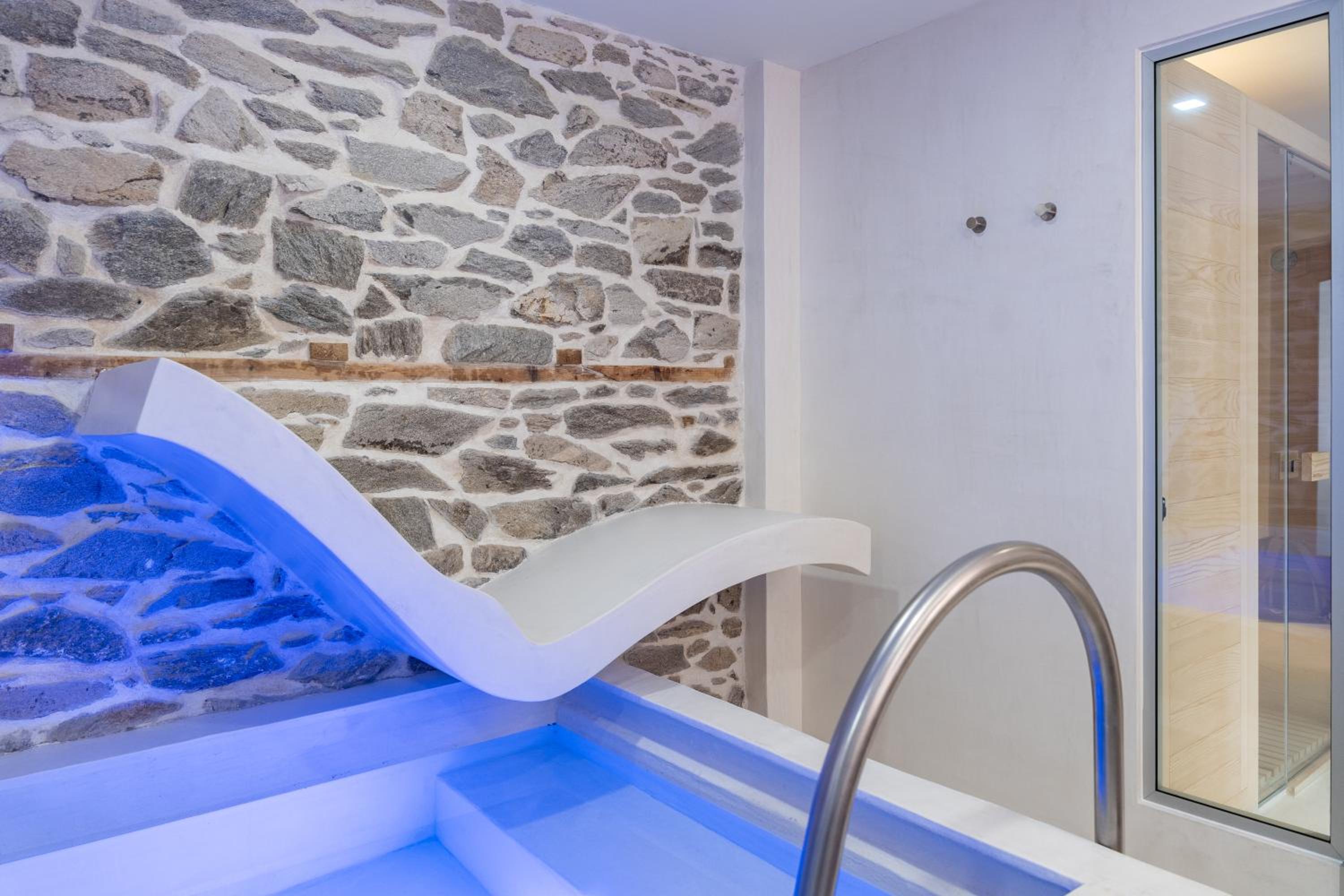 Villa with Private Pool - Photo 6