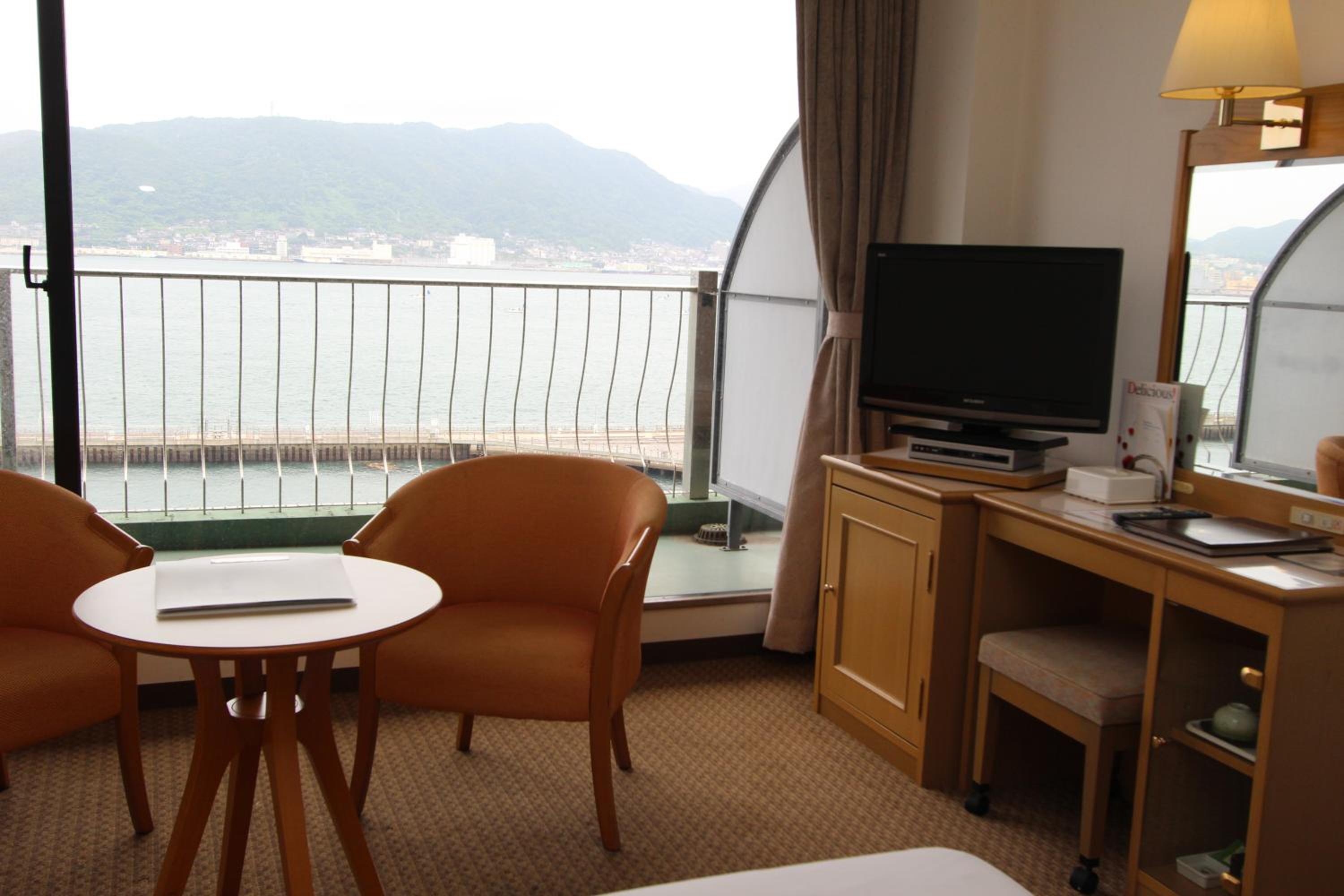 Twin Room with Ocean View - Non-Smoking photo 3