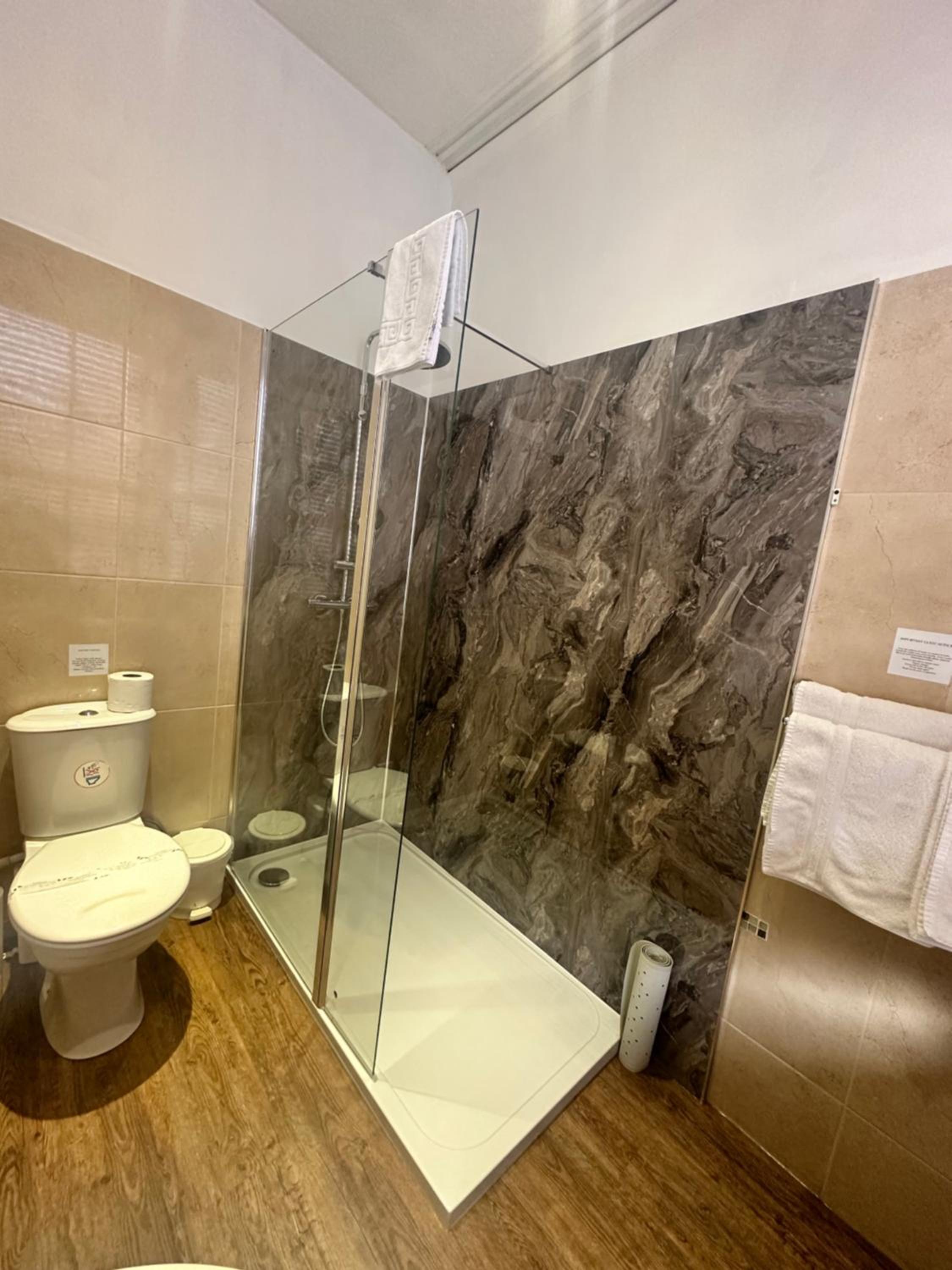 Double Room - Photo 4