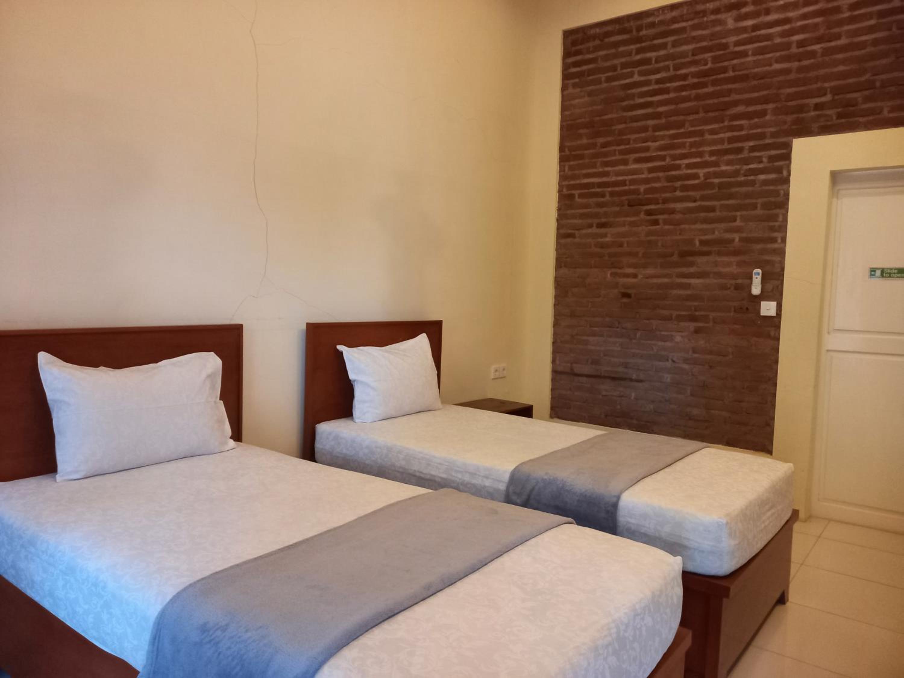 Standard Twin Room with Garden View - Photo 3