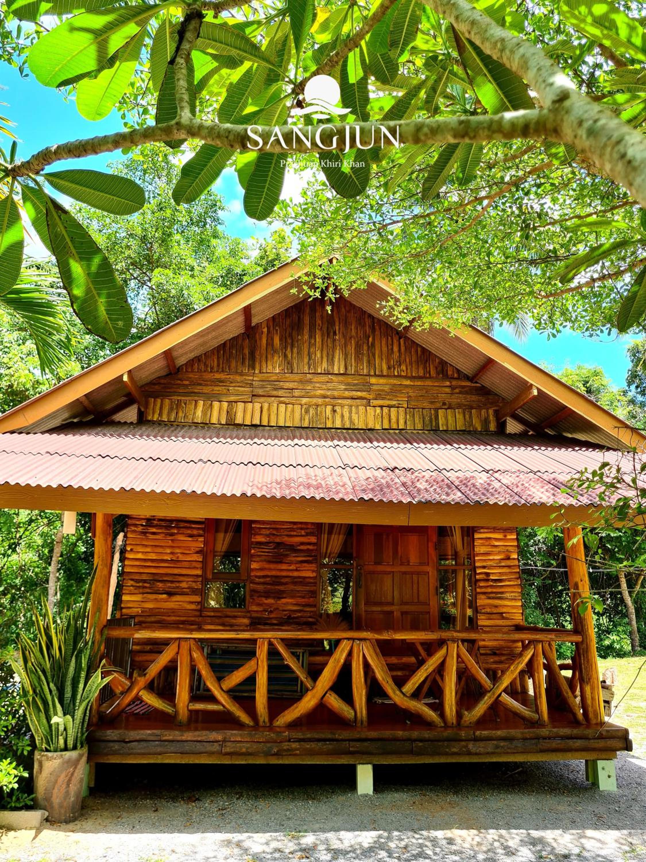Bungalow with Sea View photo 2