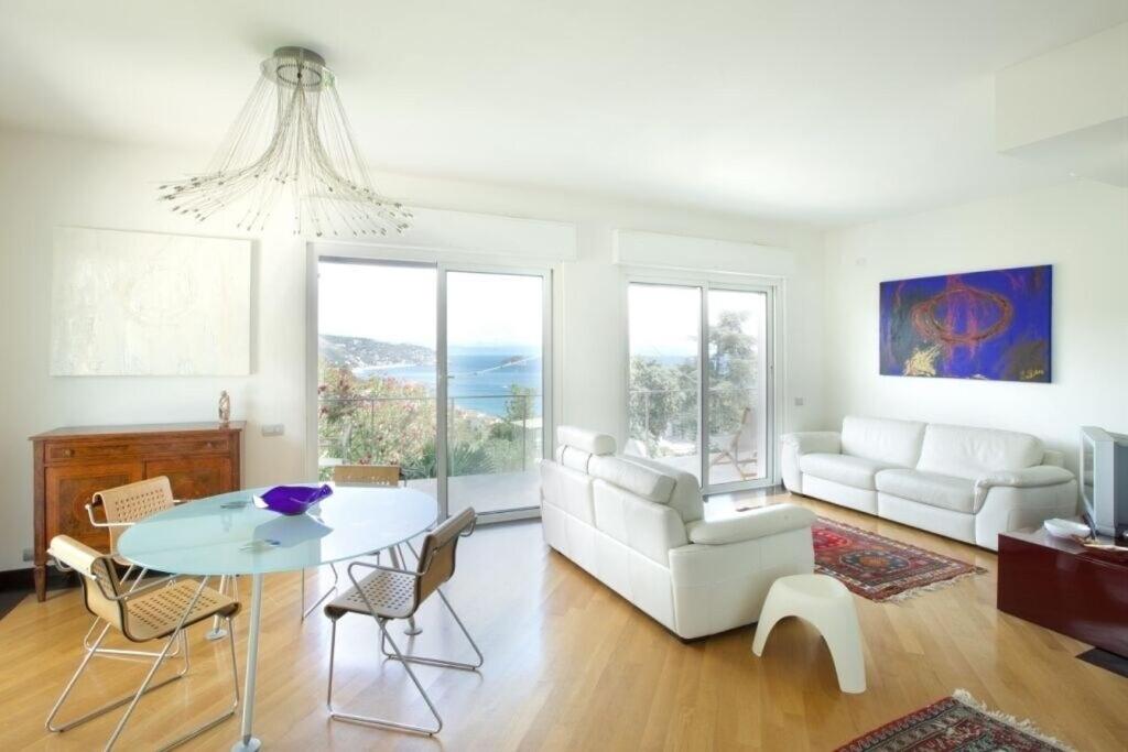 Three-Bedroom Villa photo 3