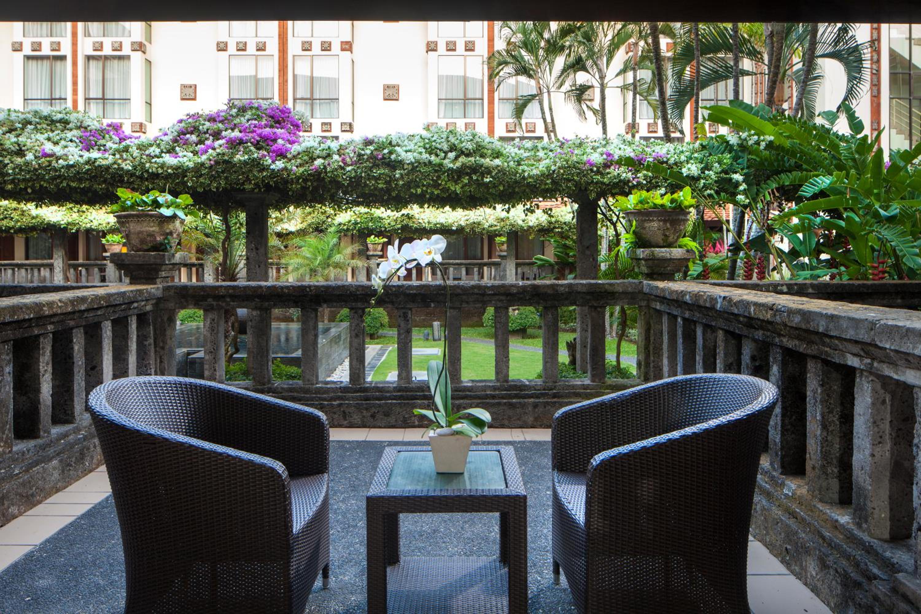 Premier Room with Balcony - Photo 5