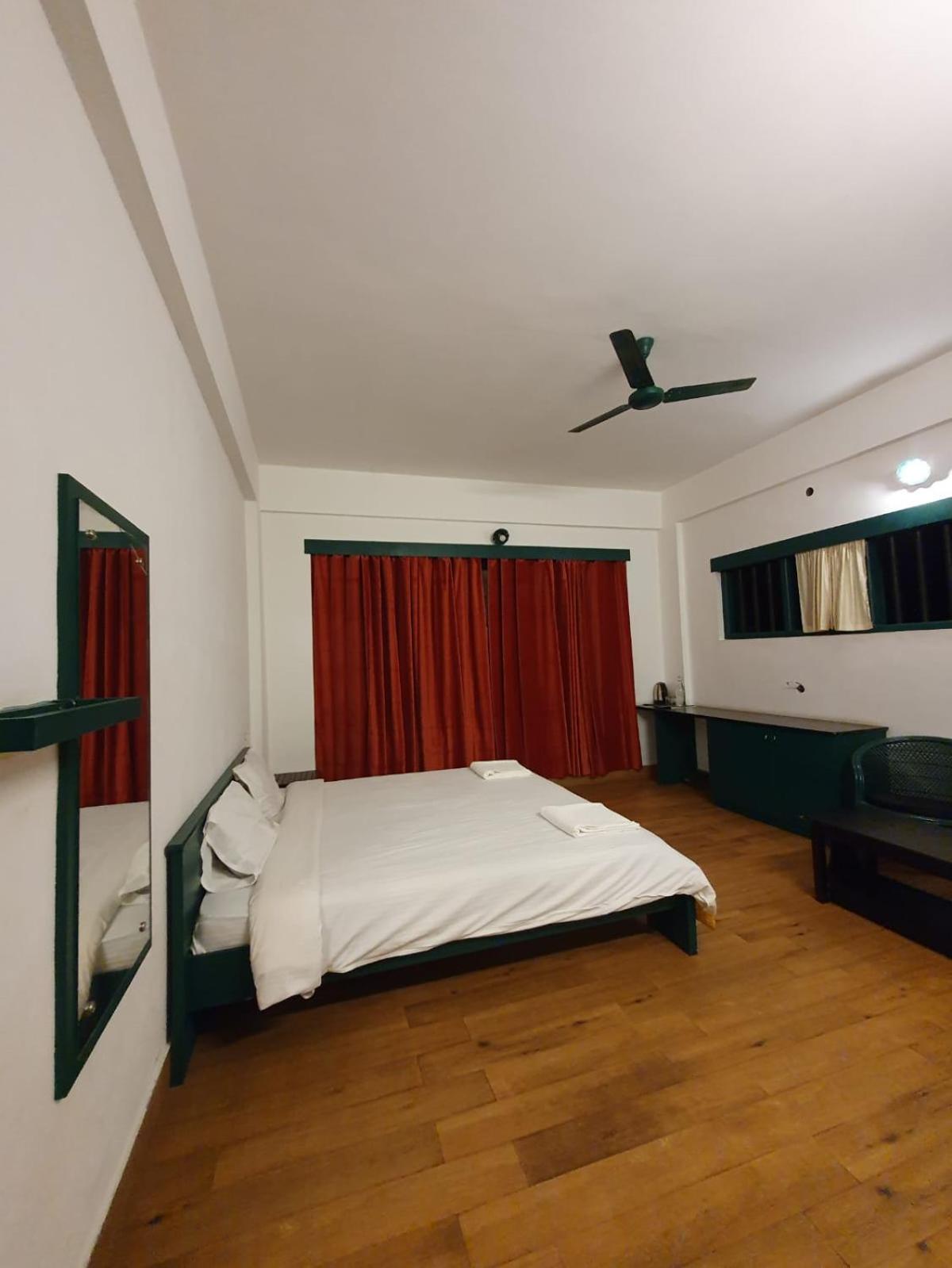 Deluxe Double Room (2 Adults + 1 Child)