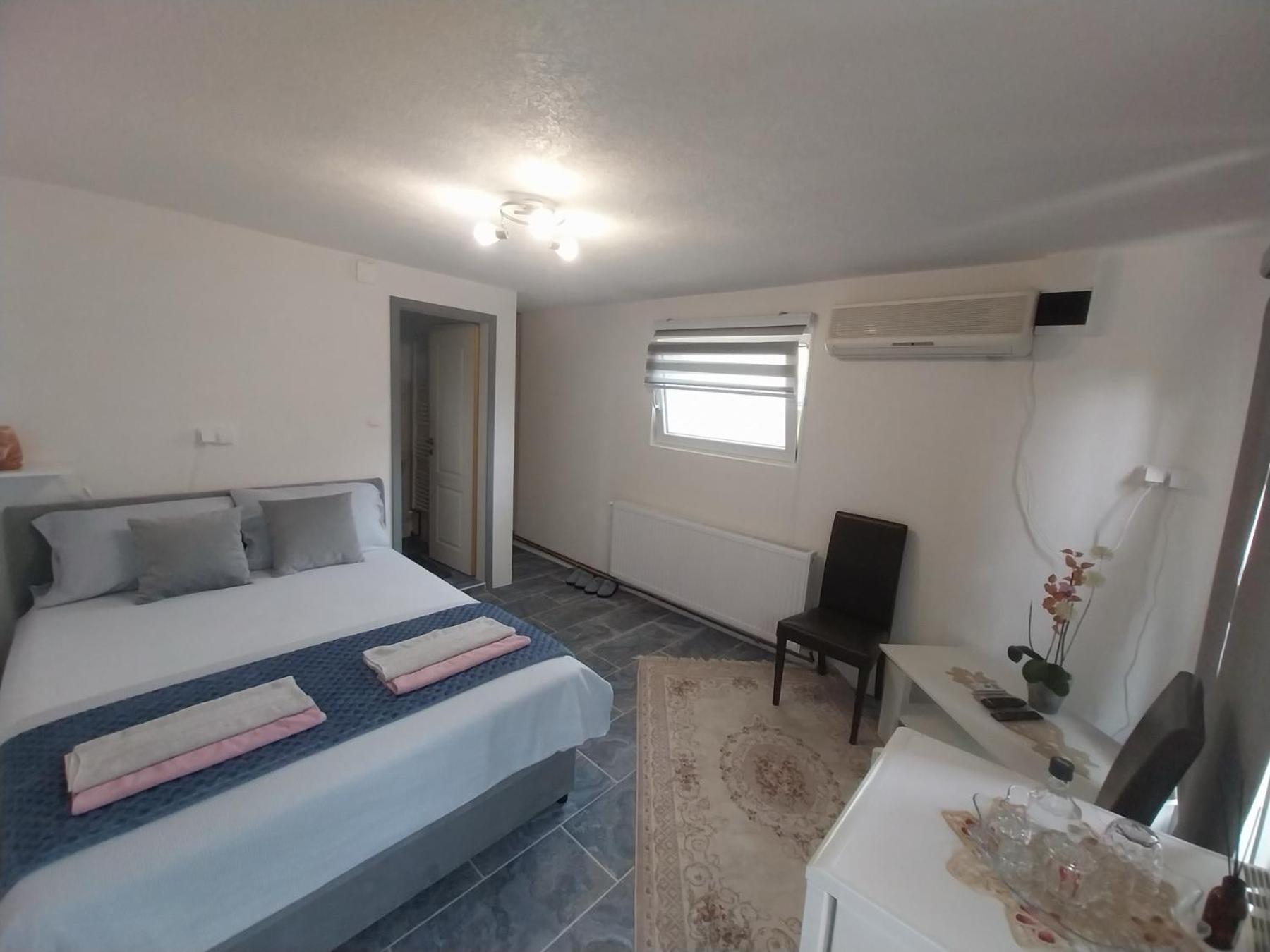 Deluxe Double Room with Extra Bed photo 3