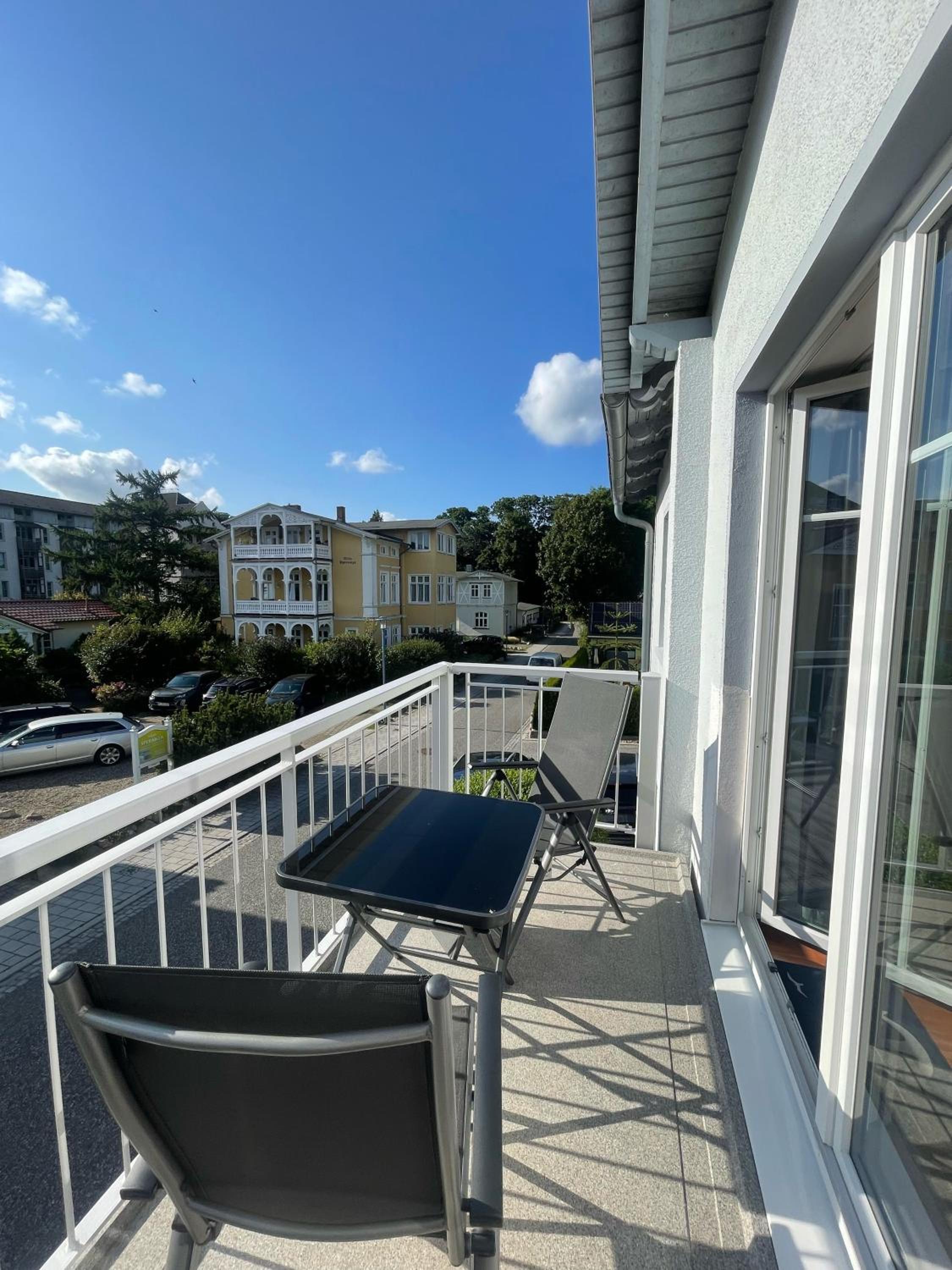 One-Bedroom Apartment with Balcony photo 3