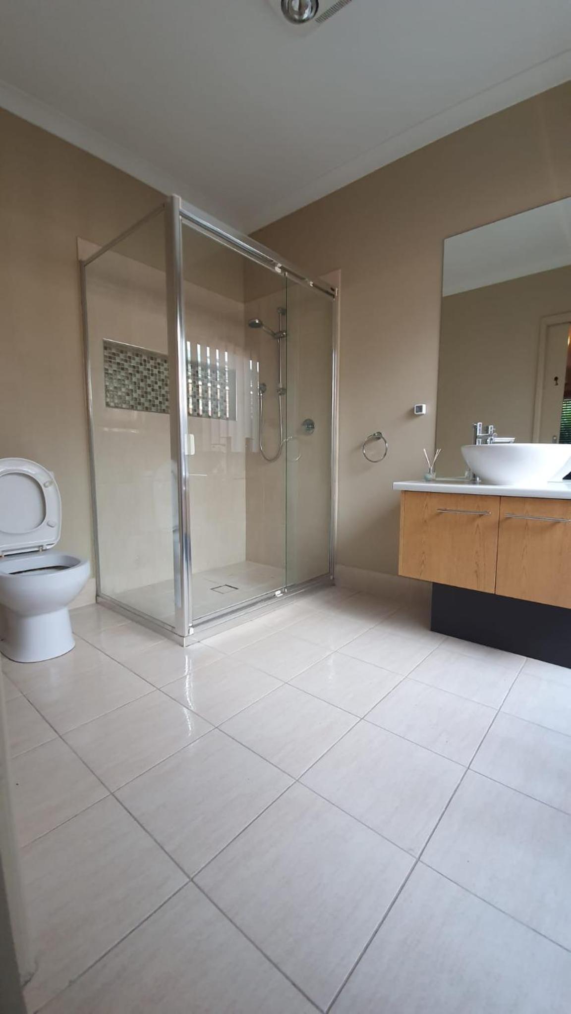Family Room with Private Bathroom photo 2