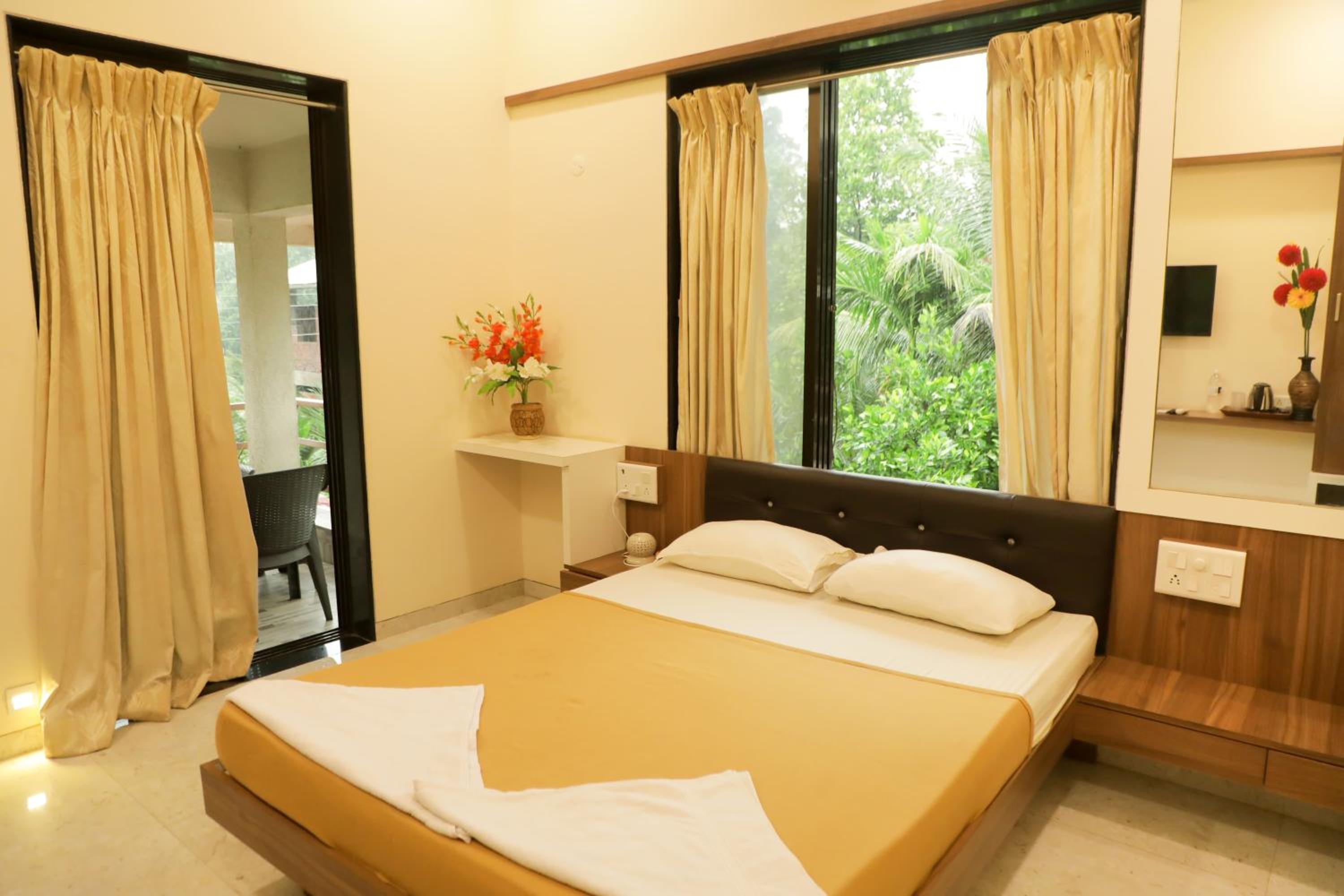 Deluxe Double Room With Balcony