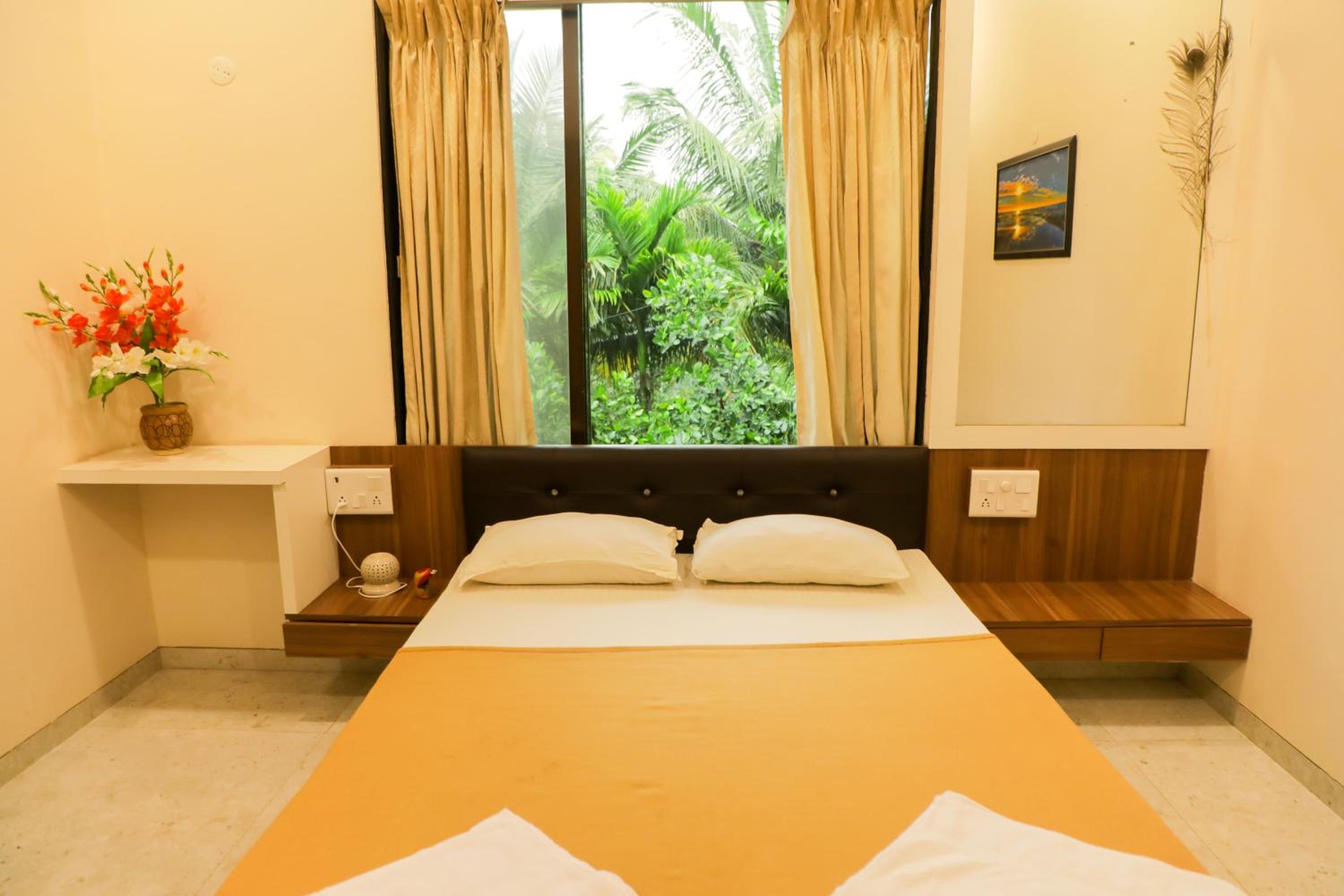 Deluxe Double Room With Balcony photo 3