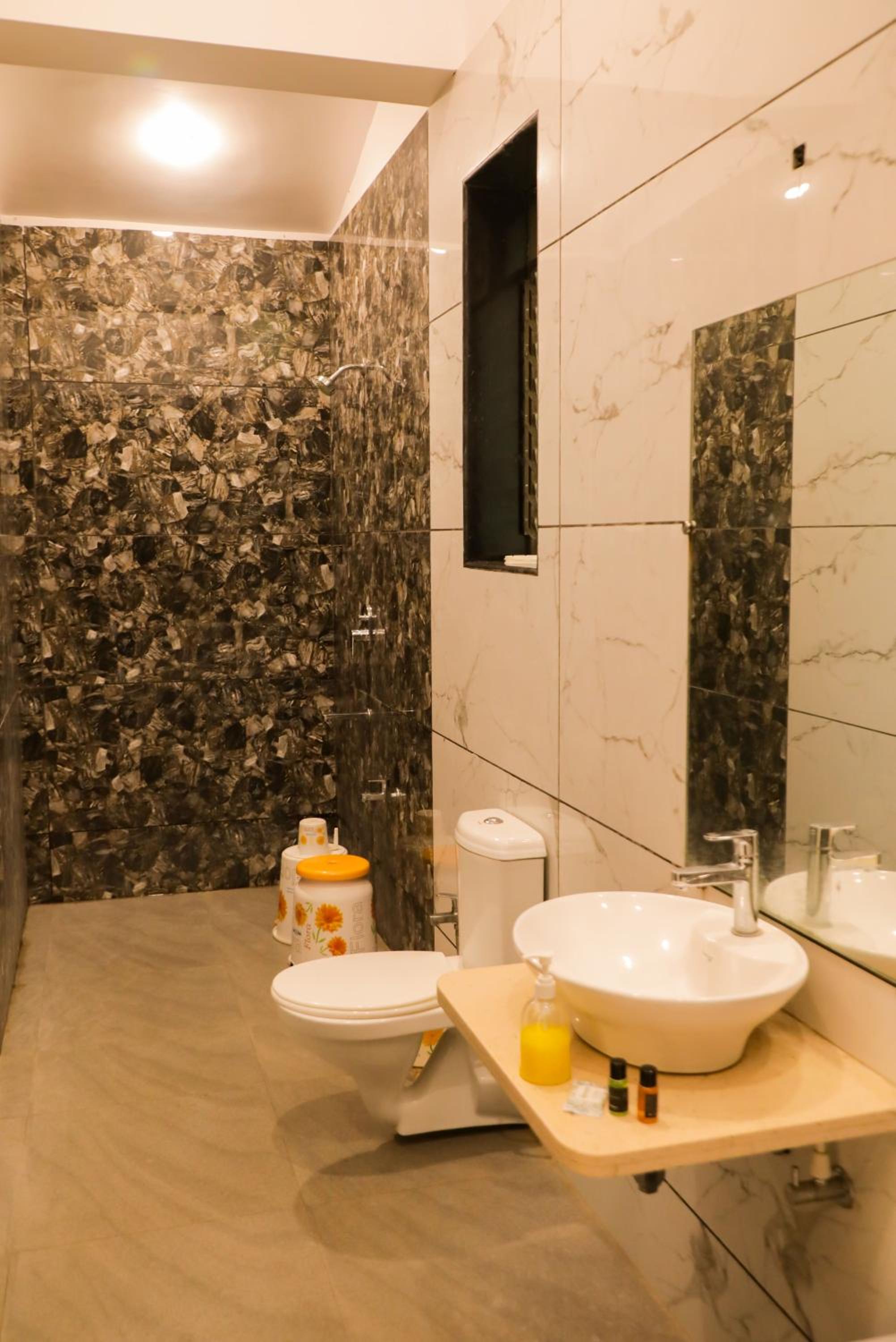 Single Room With Bath photo 2