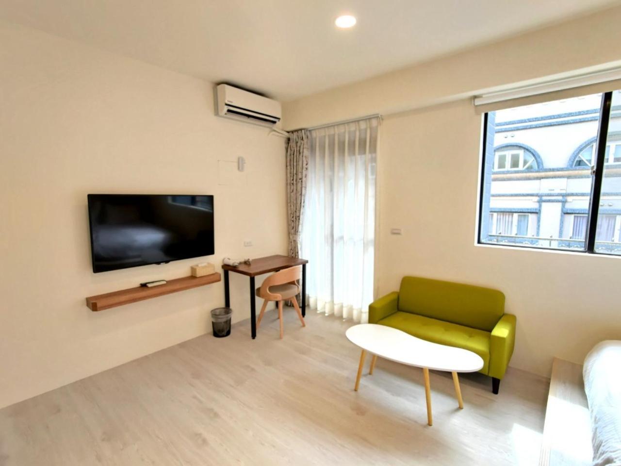 Family Room with Private Bathroom photo 3