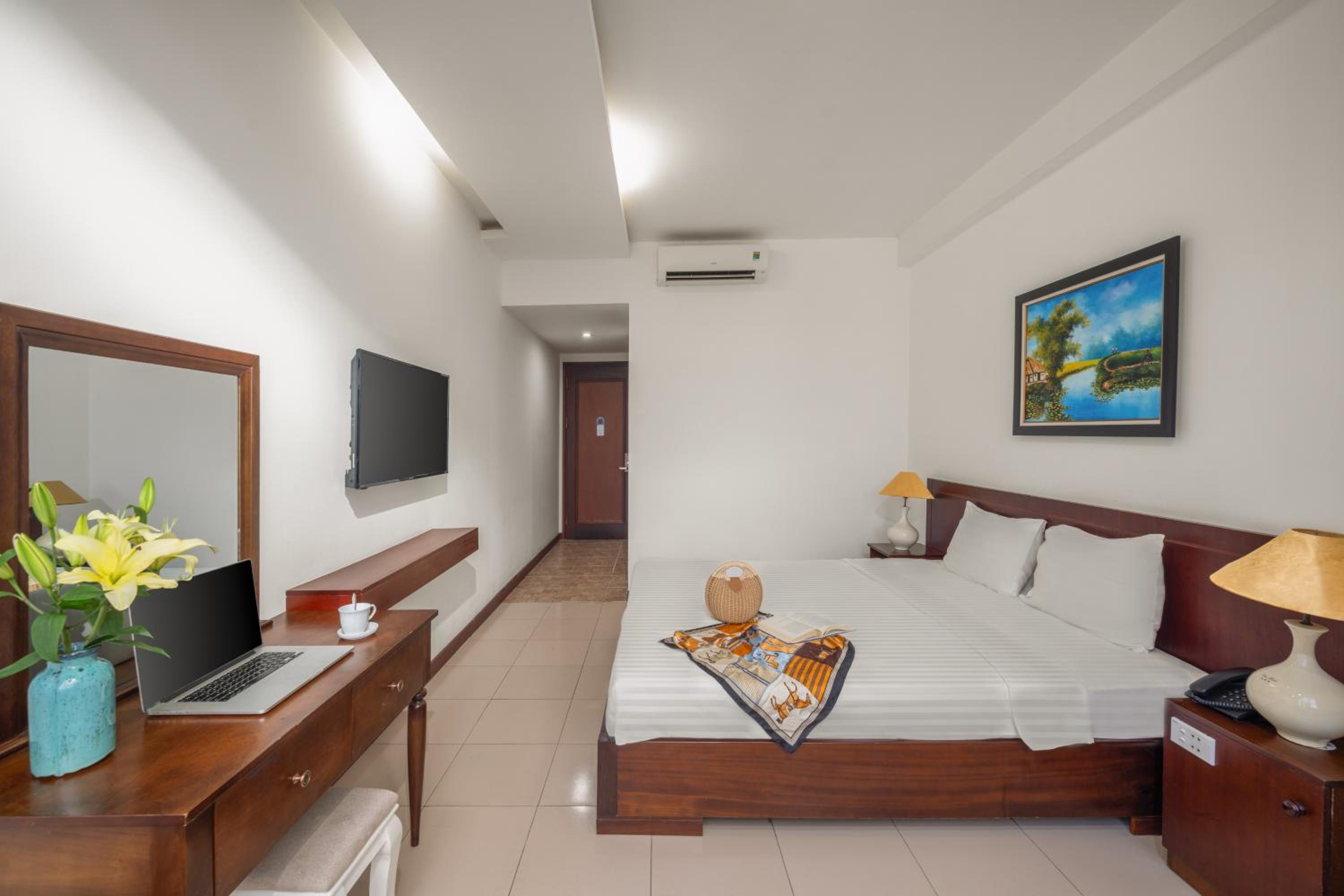 Deluxe Double or Twin Room with City View - Photo 3