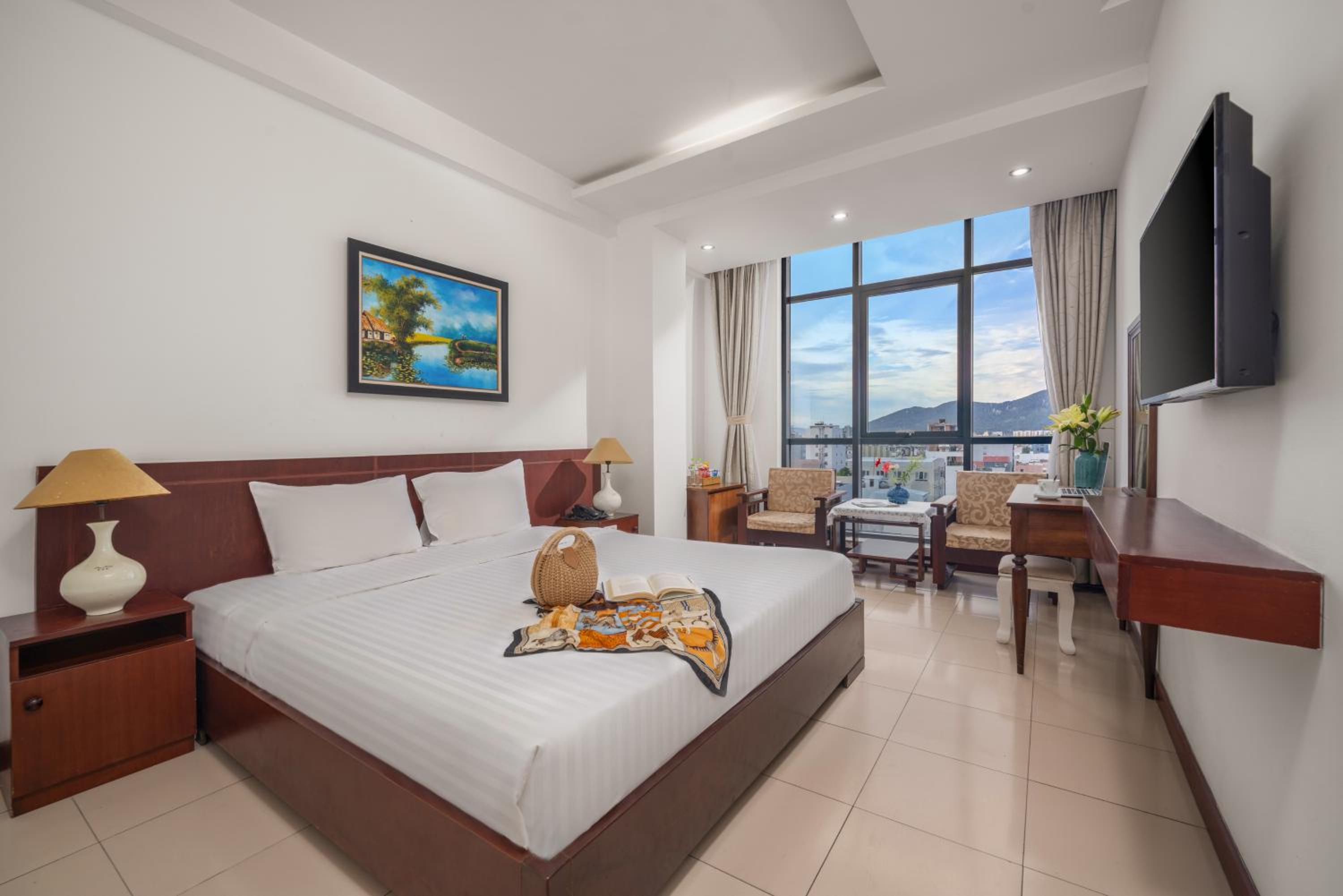 Deluxe Double or Twin Room with City View - Photo 5