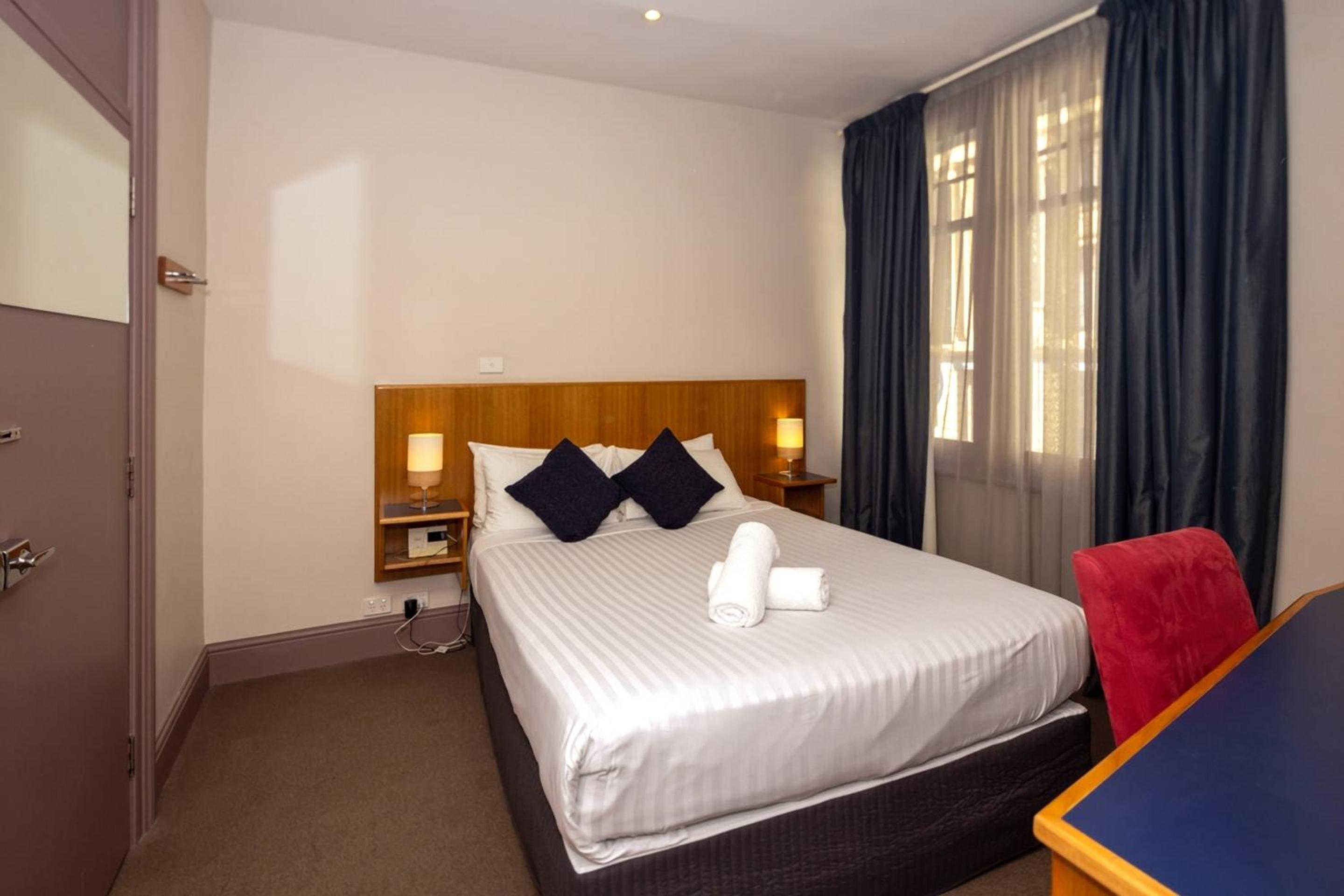 Queen Room photo 3