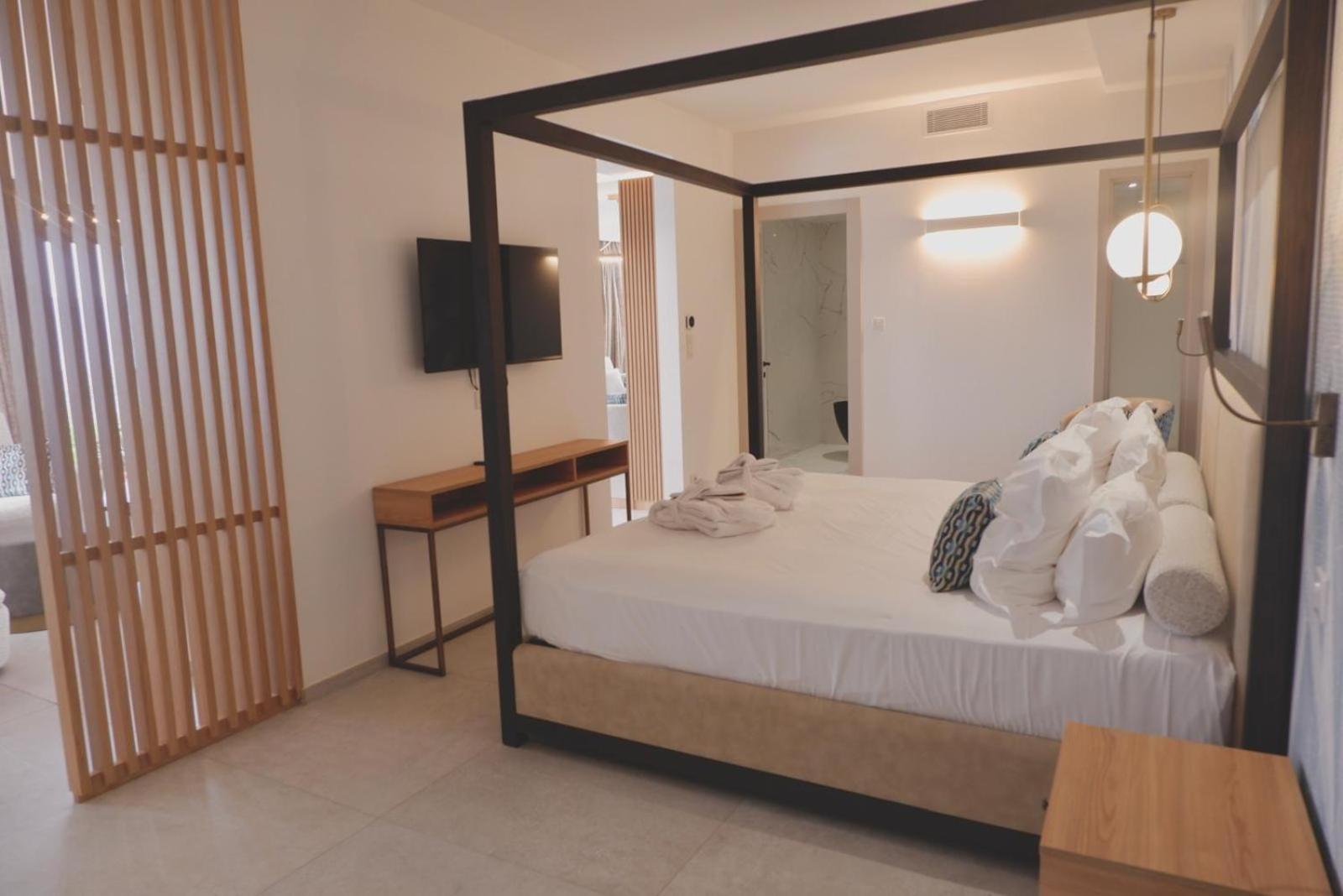 King Suite with Mountain View - Photo 1