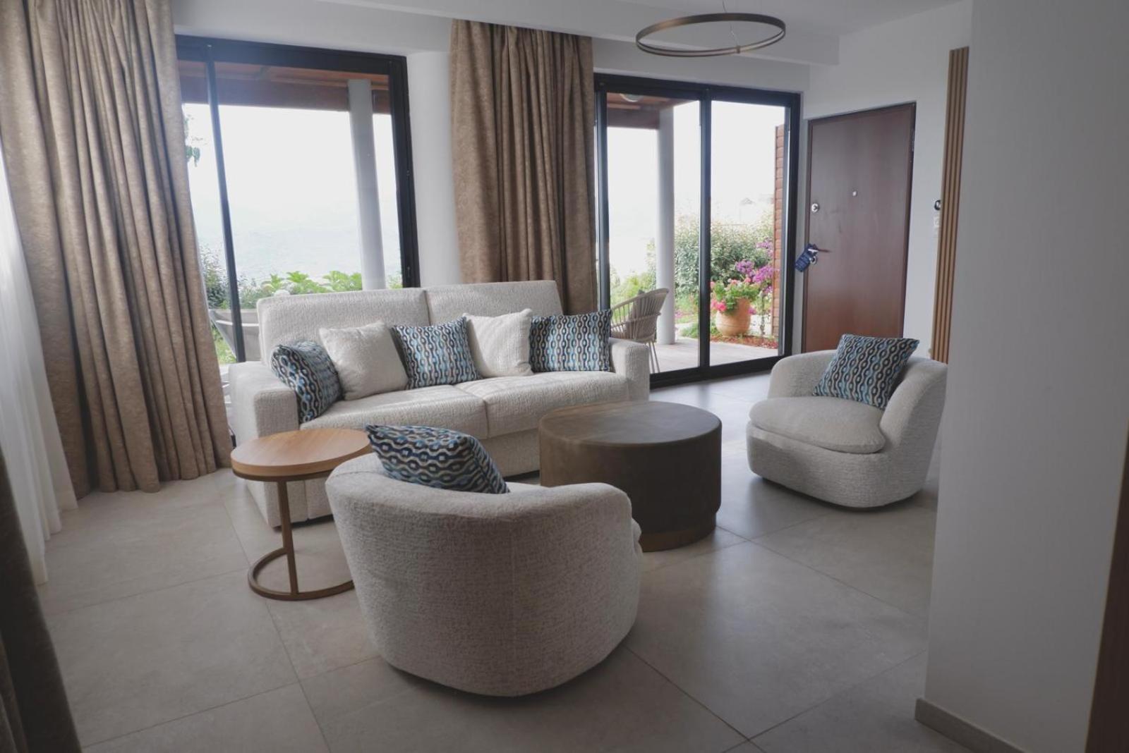 King Suite with Mountain View - Photo 5