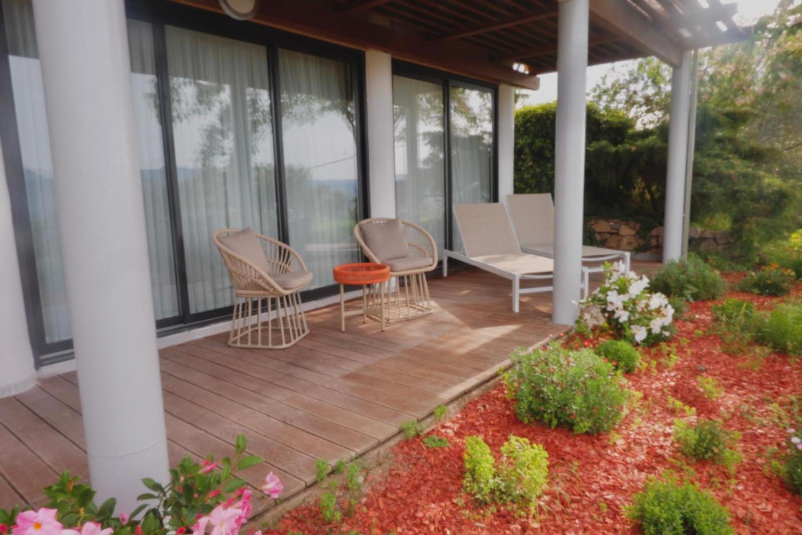 King Suite with Mountain View - Photo 4