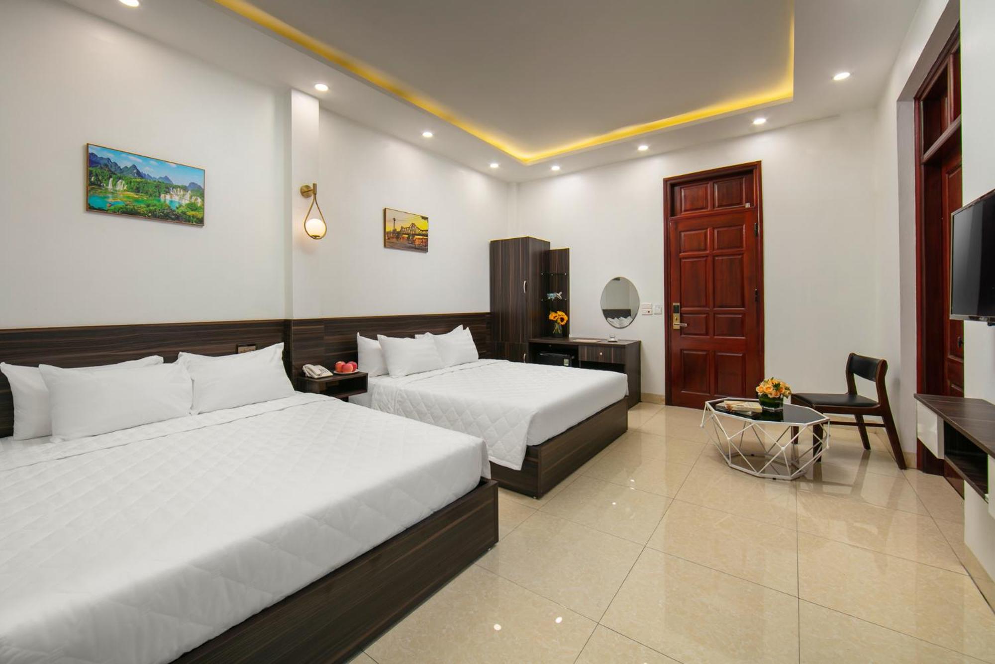 Family Room with Balcony photo 1