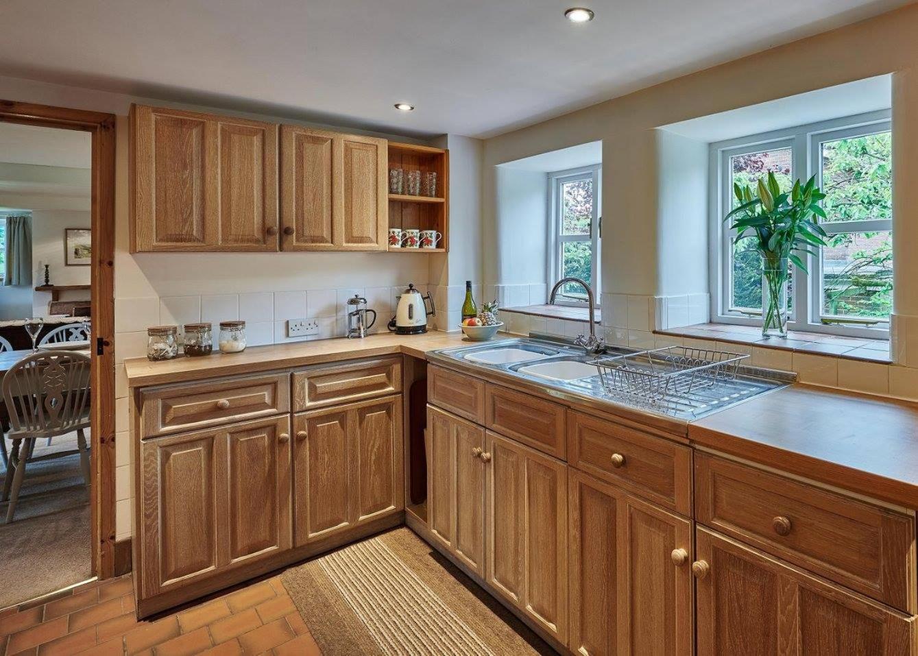 Five-Bedroom House photo 3
