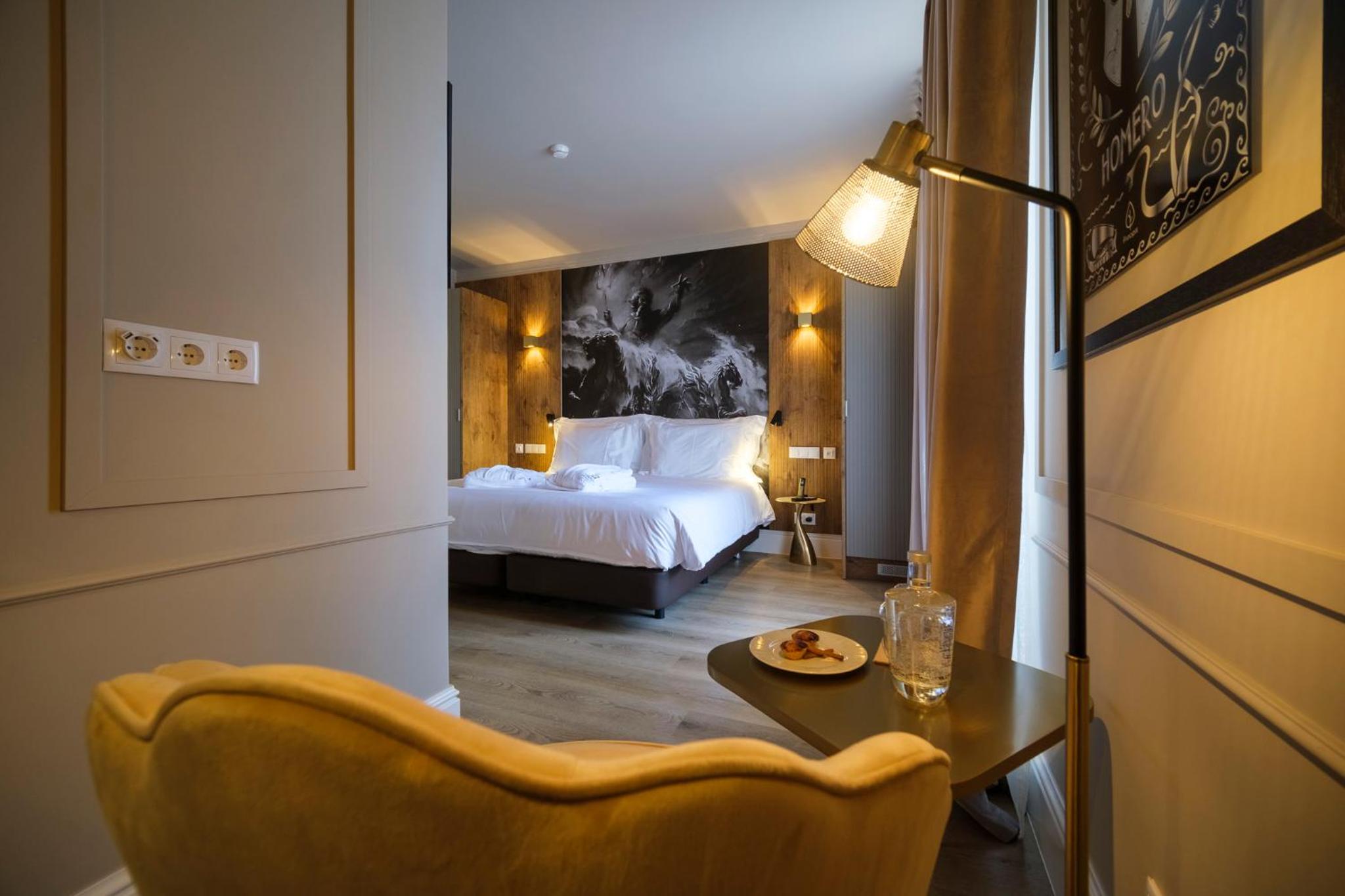 Deluxe Double Room - Photo 8