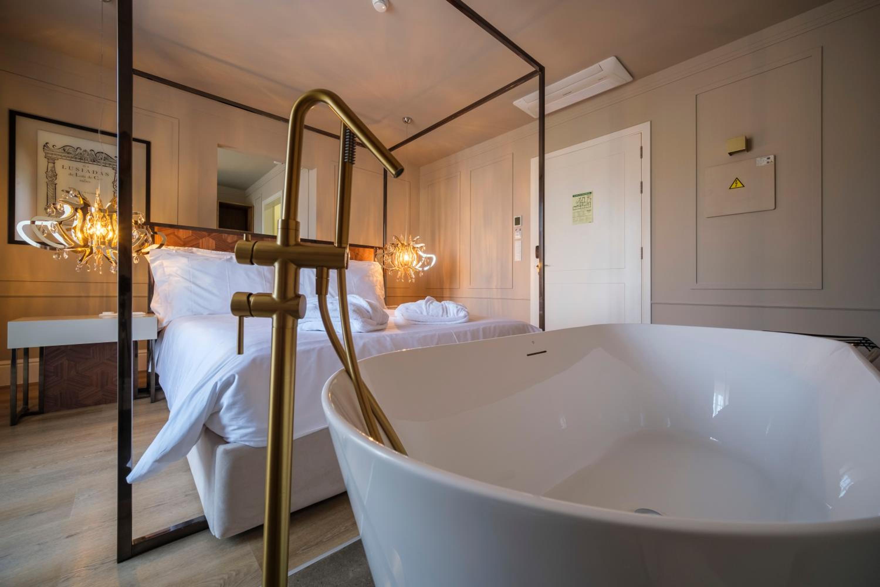 Suite - Photo 5