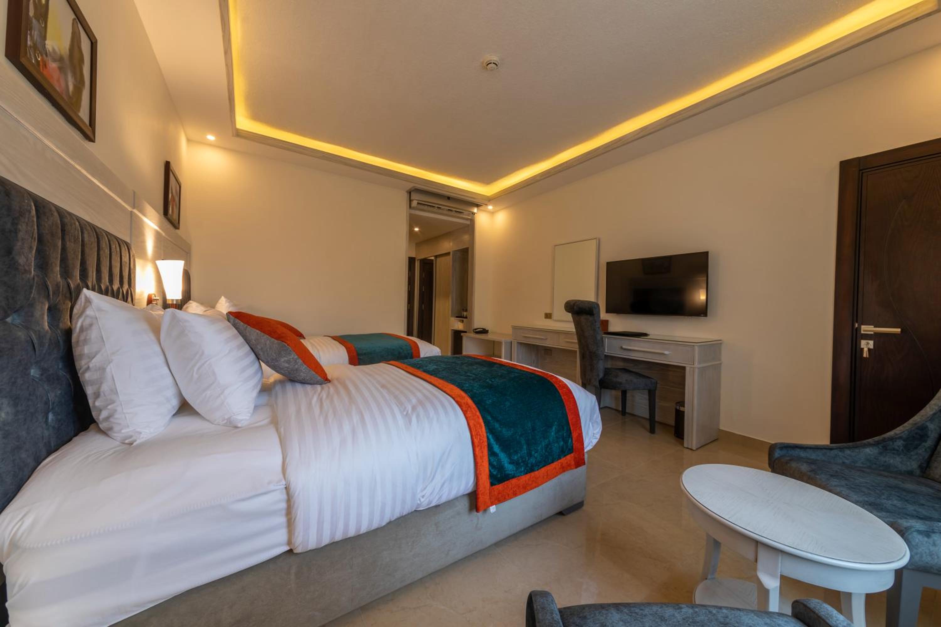 Deluxe Twin Room photo 3