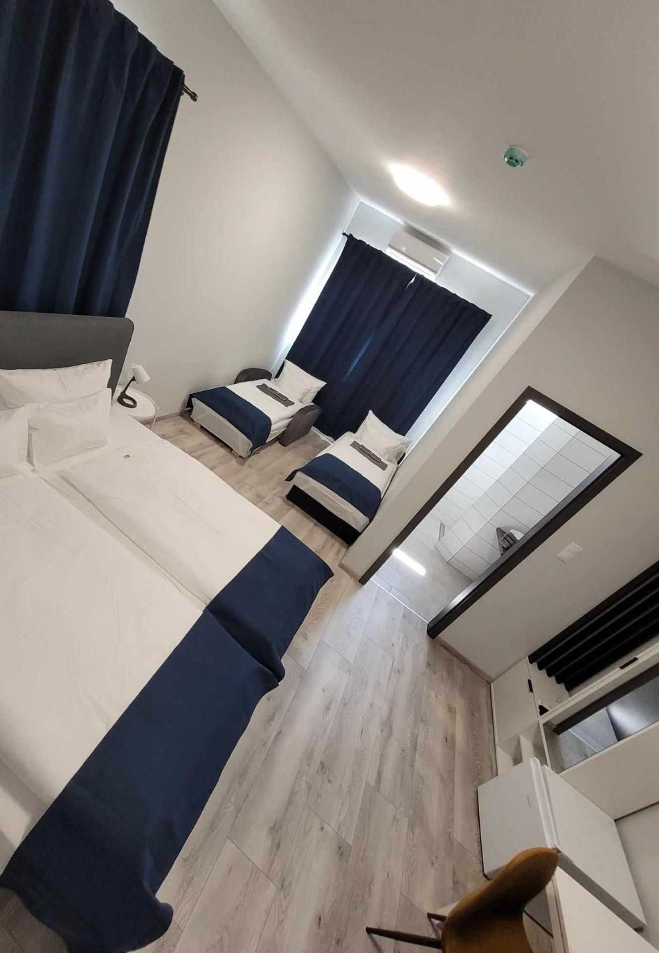 Standard Triple Room - Photo 8