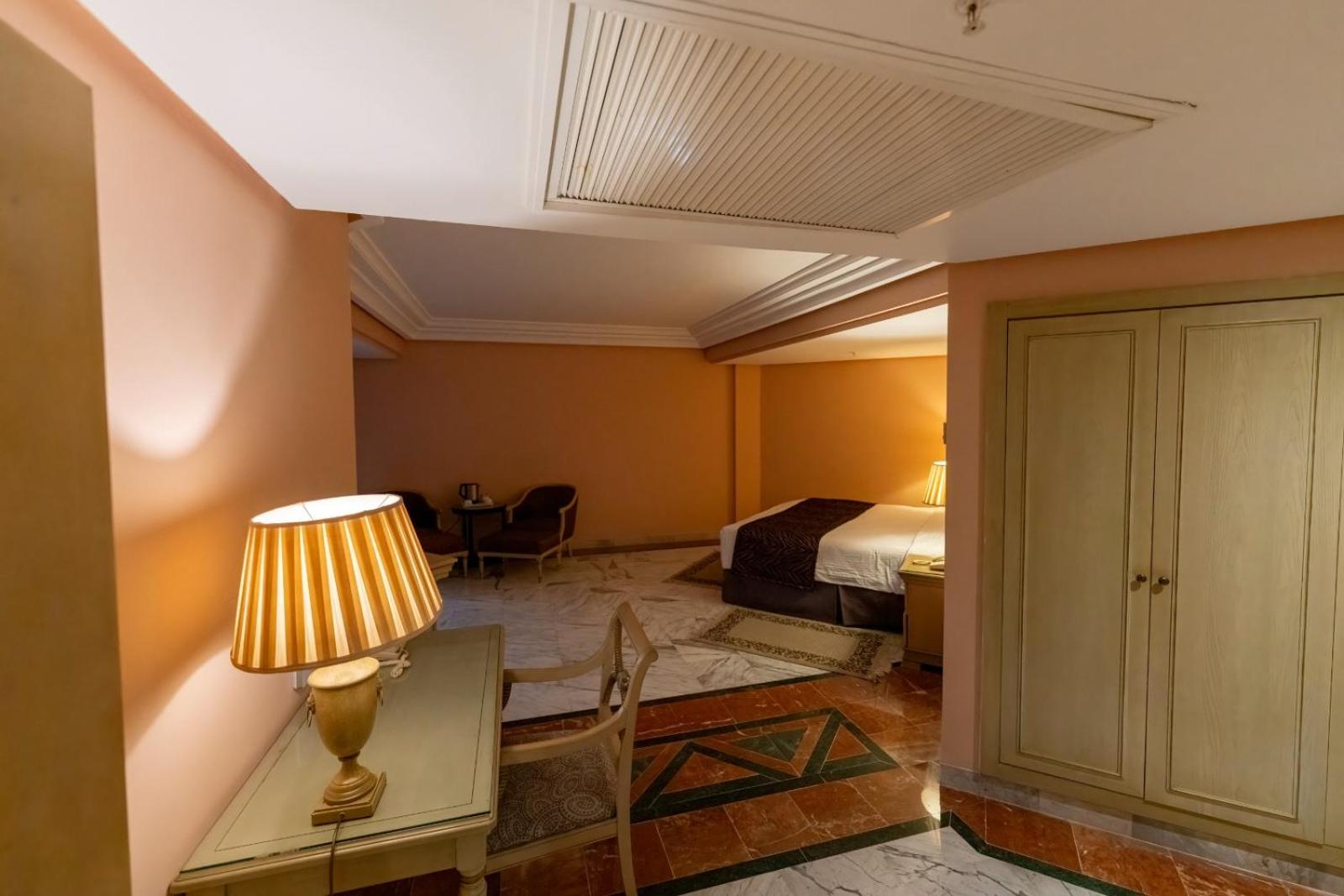 Executive Suite  - Photo 3