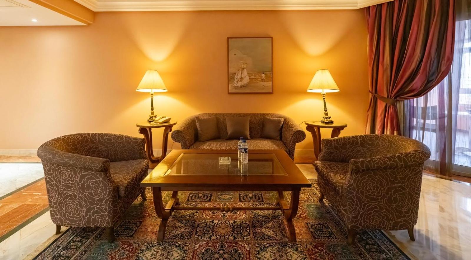Executive Suite  - Photo 15