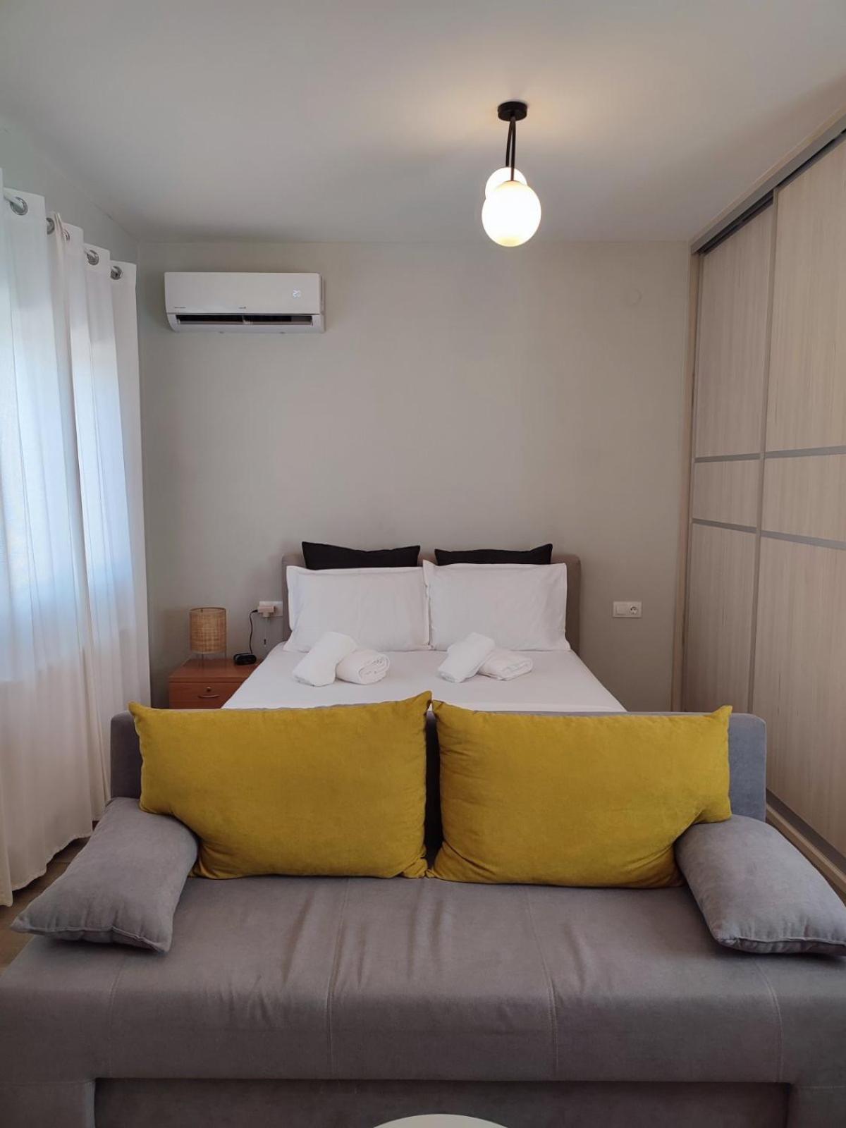 One-Bedroom House photo 1
