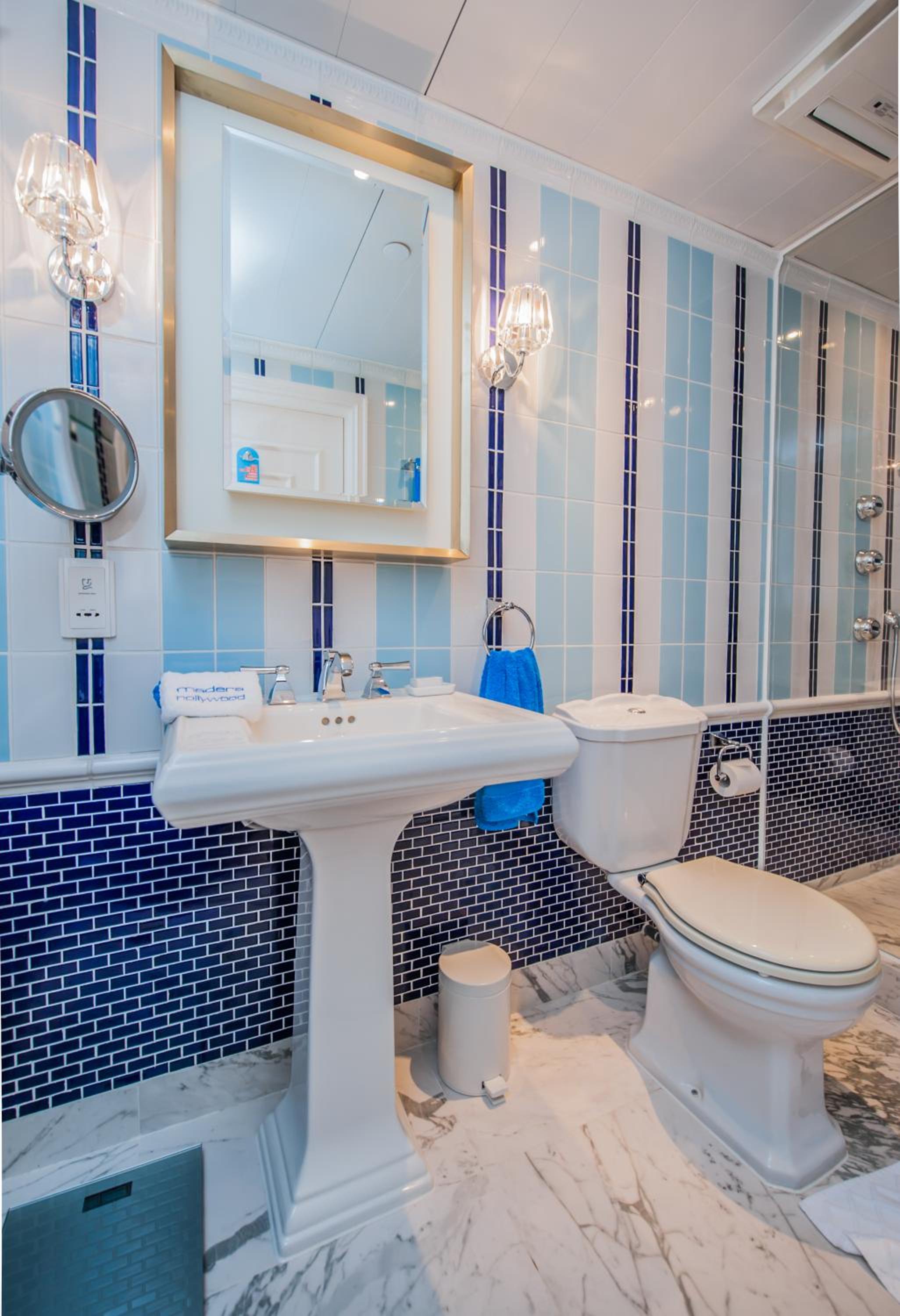 Deluxe Twin Suite