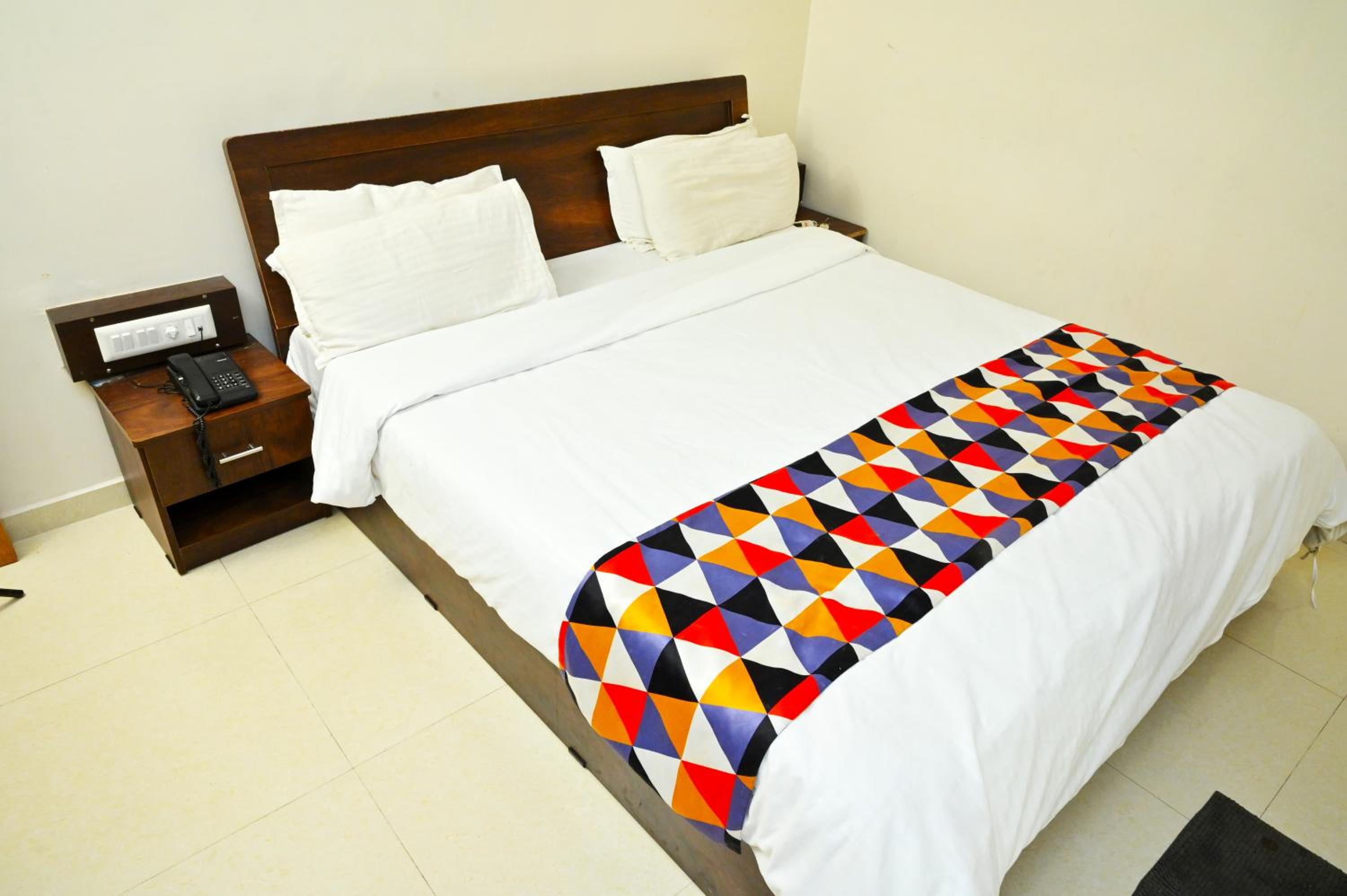 Deluxe Room - Photo 9
