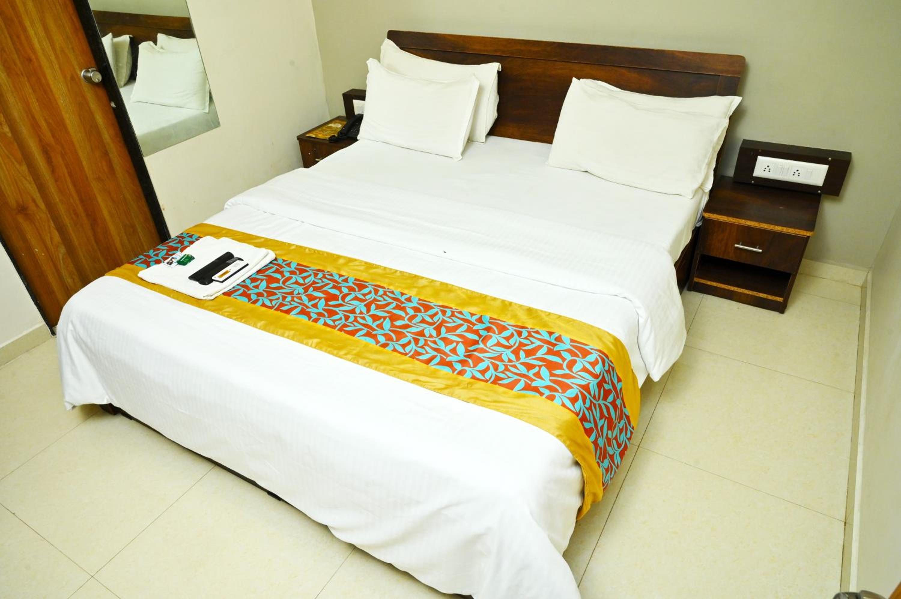 Deluxe Room - Photo 7