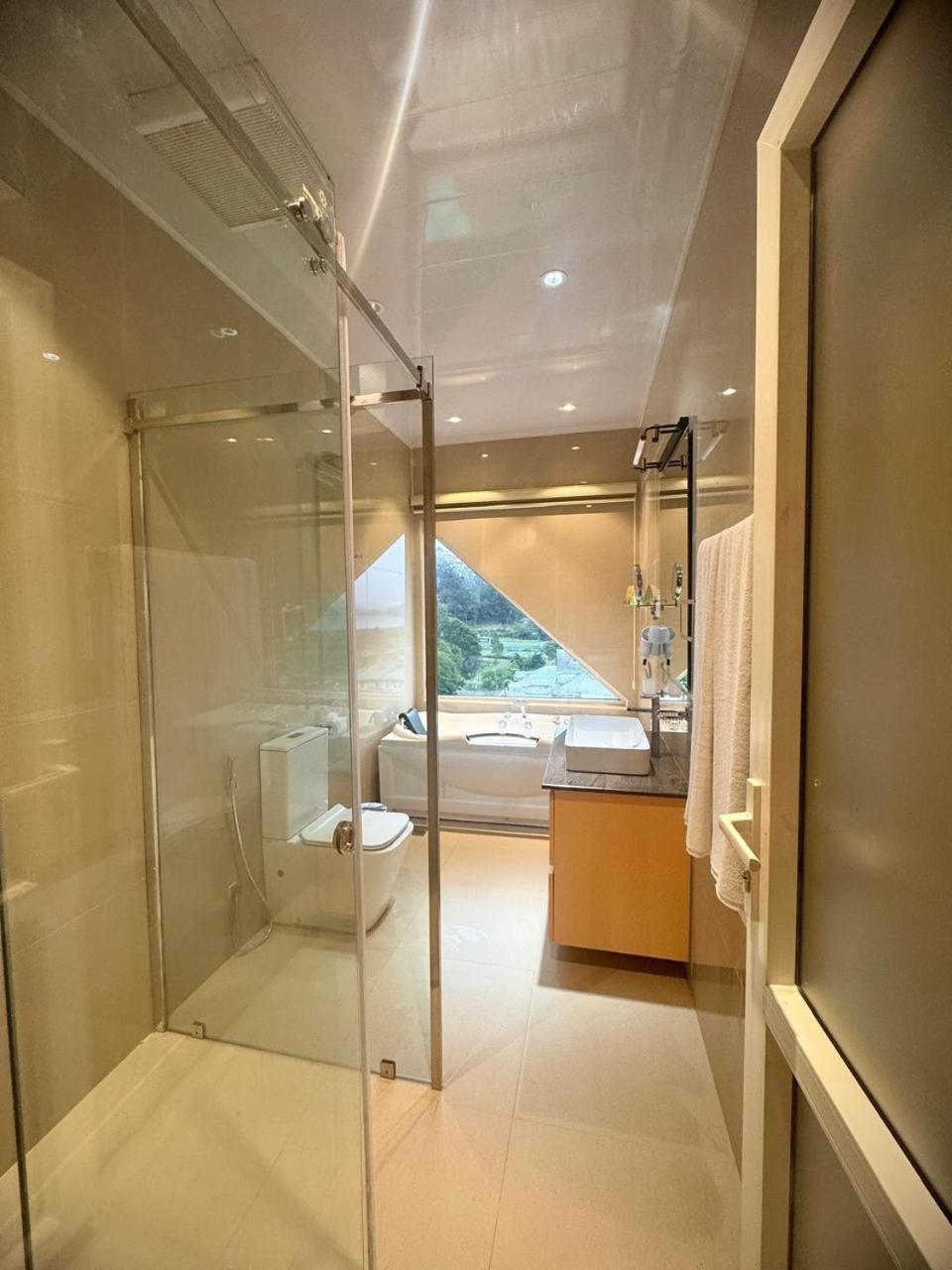 Suite with Lake View photo 2