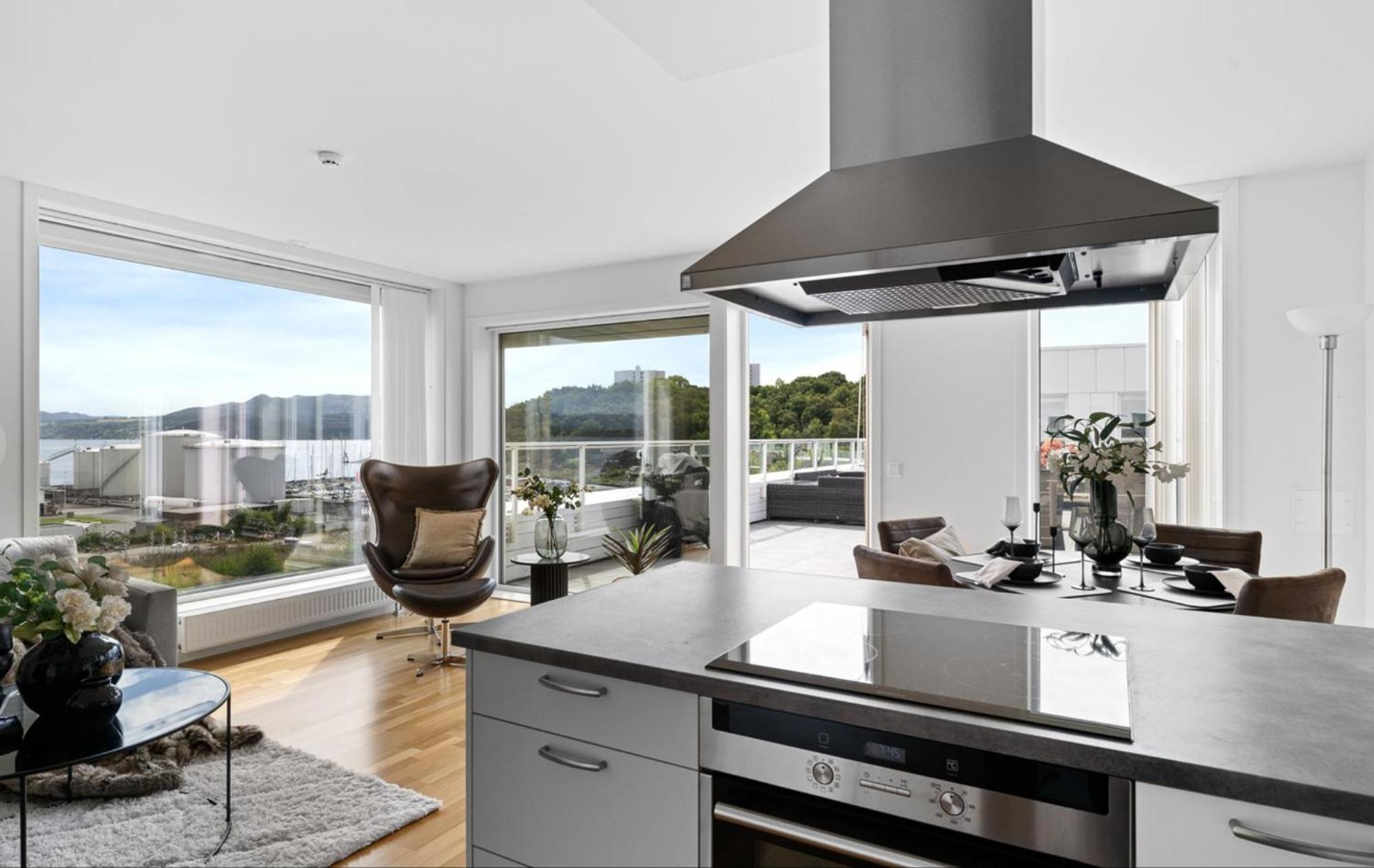 Two-Bedroom Apartment with Lake View photo 3