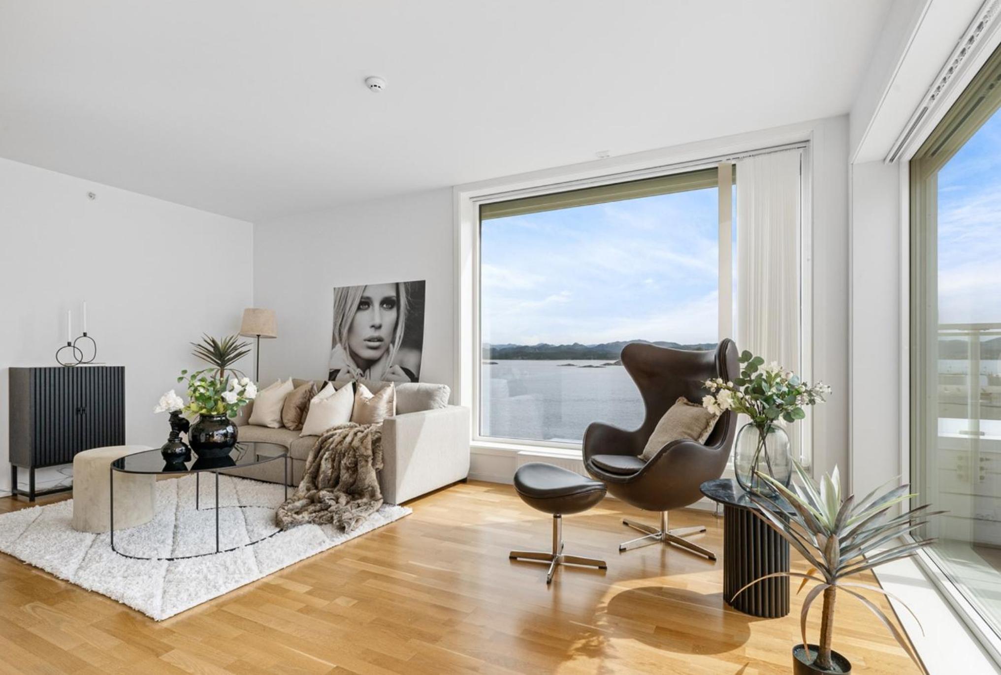 Two-Bedroom Apartment with Lake View photo 2
