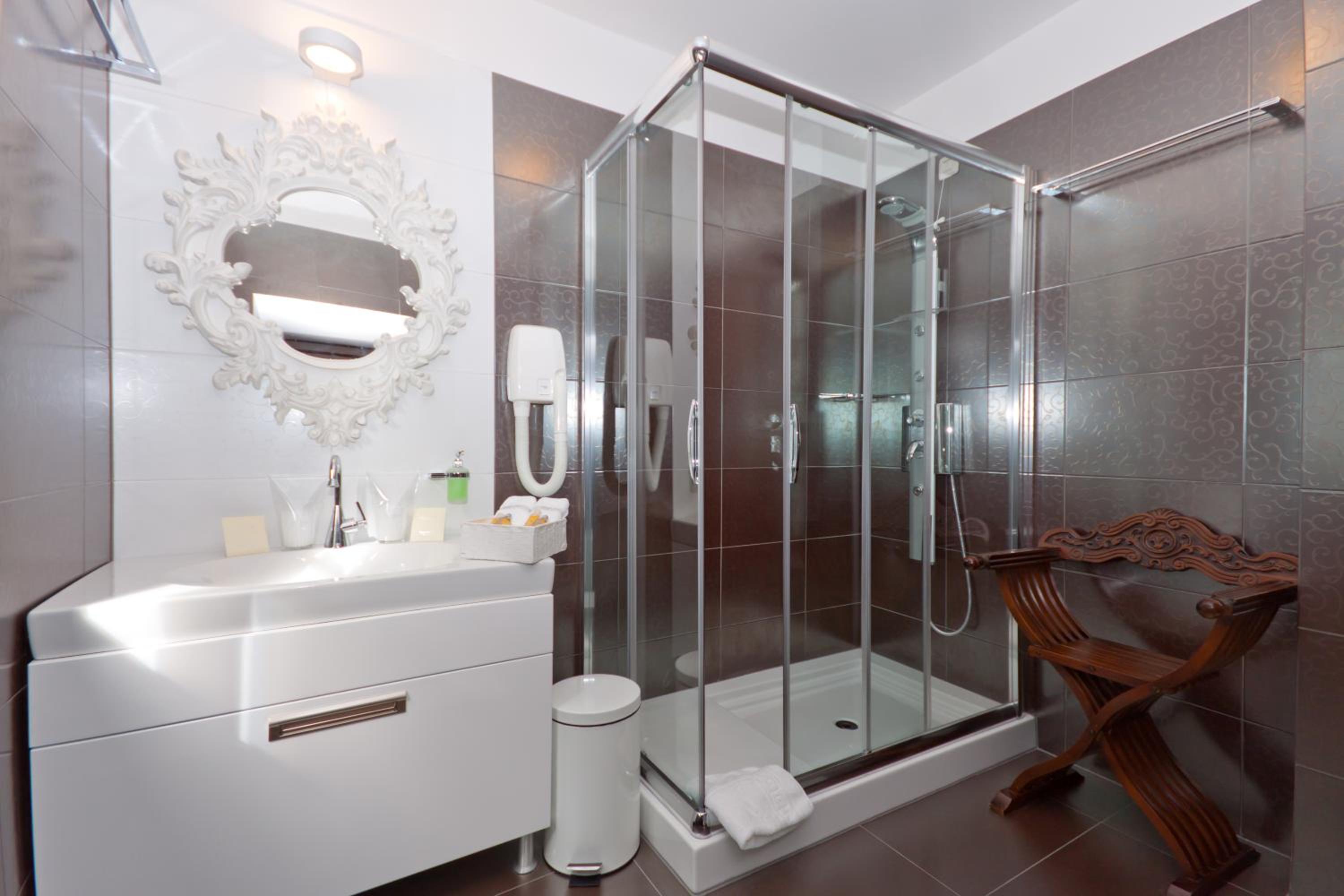 Double or Twin Room - Photo 2