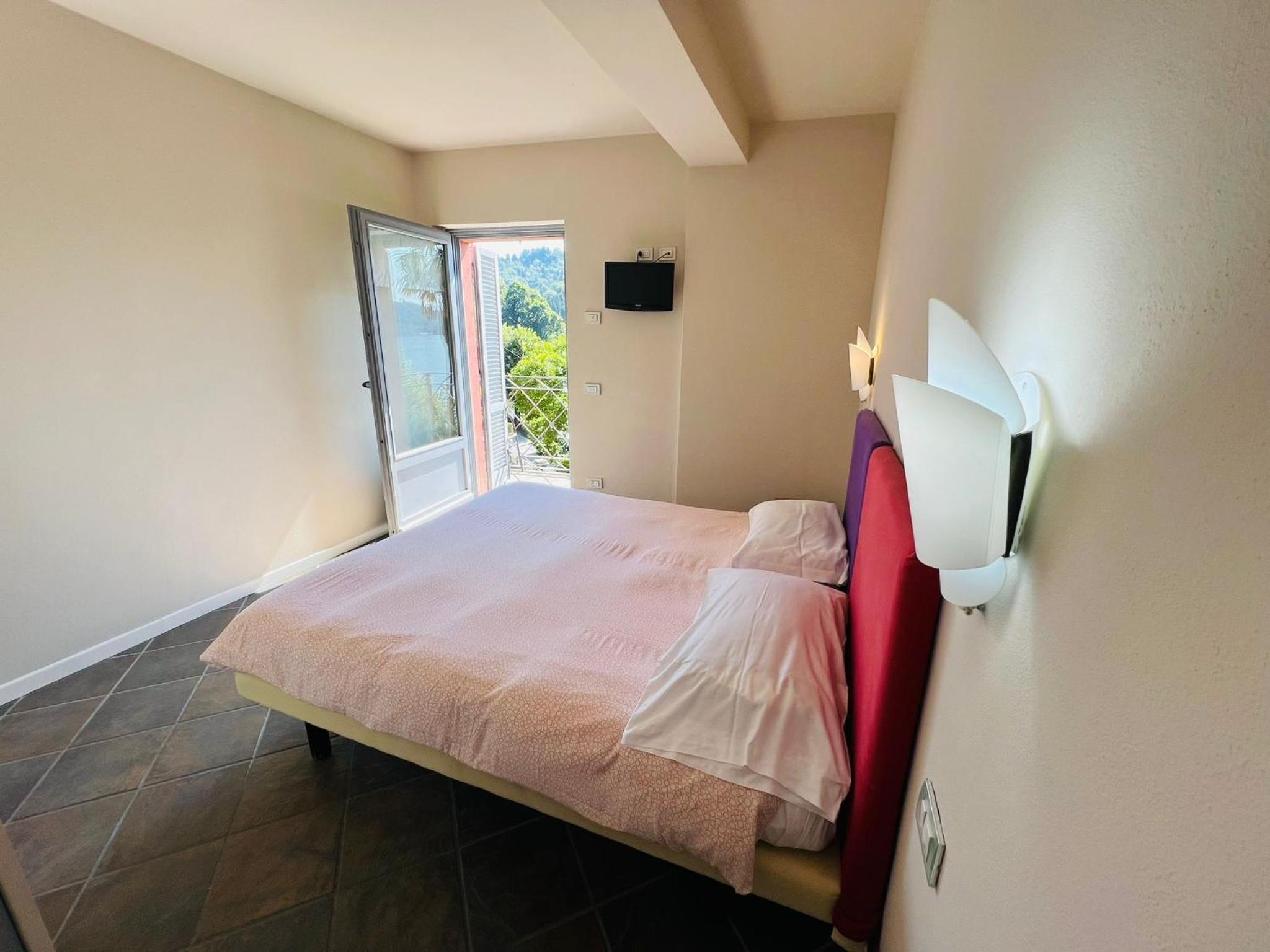Apartment with Lake View photo 2