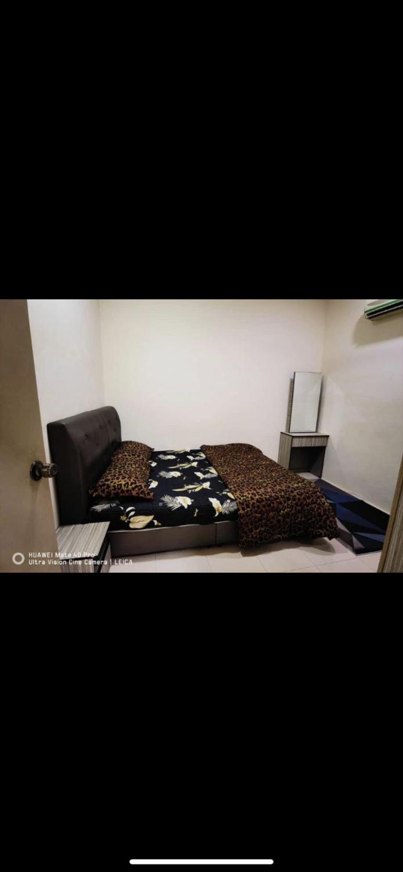 Three-Bedroom House photo 3